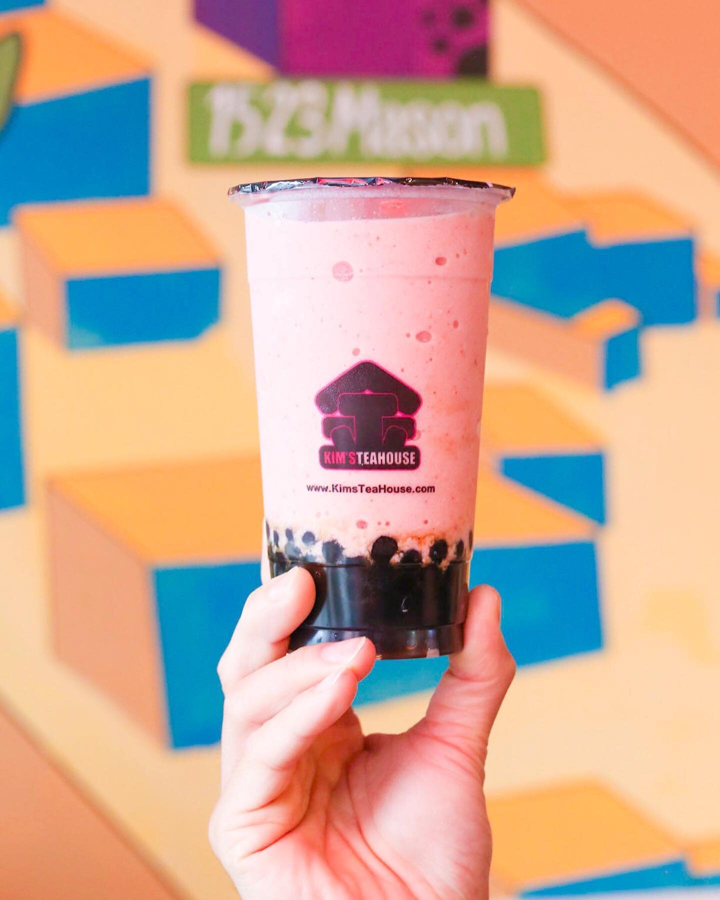 Try one of our most popular flavors Strawberry Banana smoothie!🍓🍌☀️For all smoothies you can always reduce the sugar level to your liking. We offer 25%, 50%, and 75% sugar levels🥛.

#smoothies #smoothie #kimsteahouse #bellaire #tapioca #boba #expl