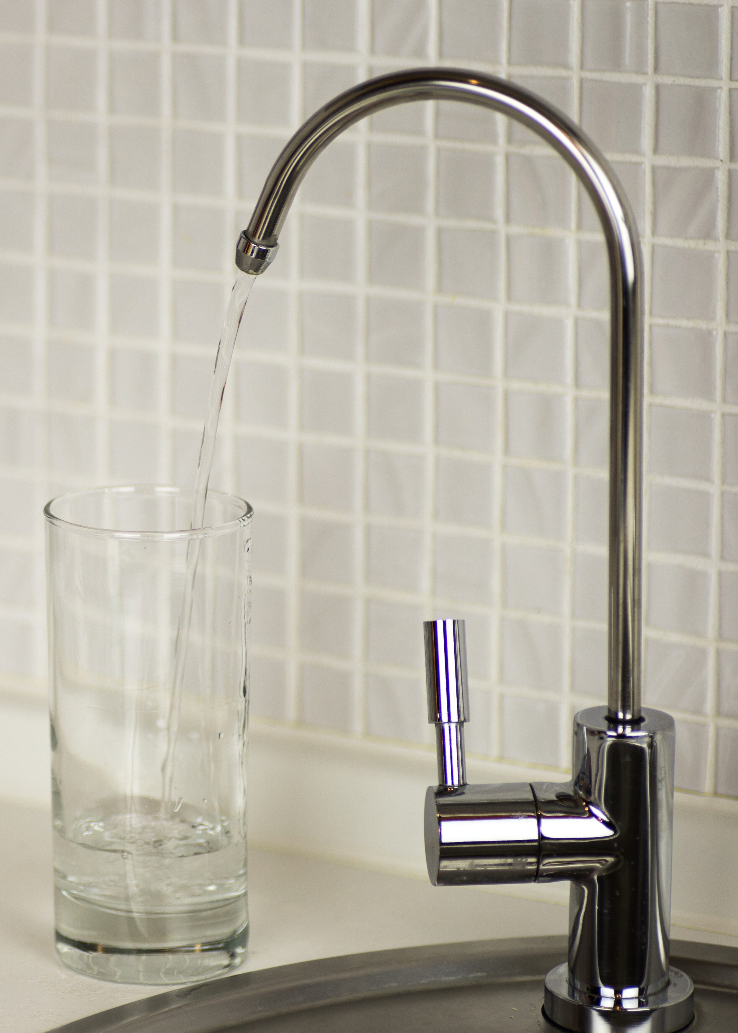 water-faucet-kitchen.jpg