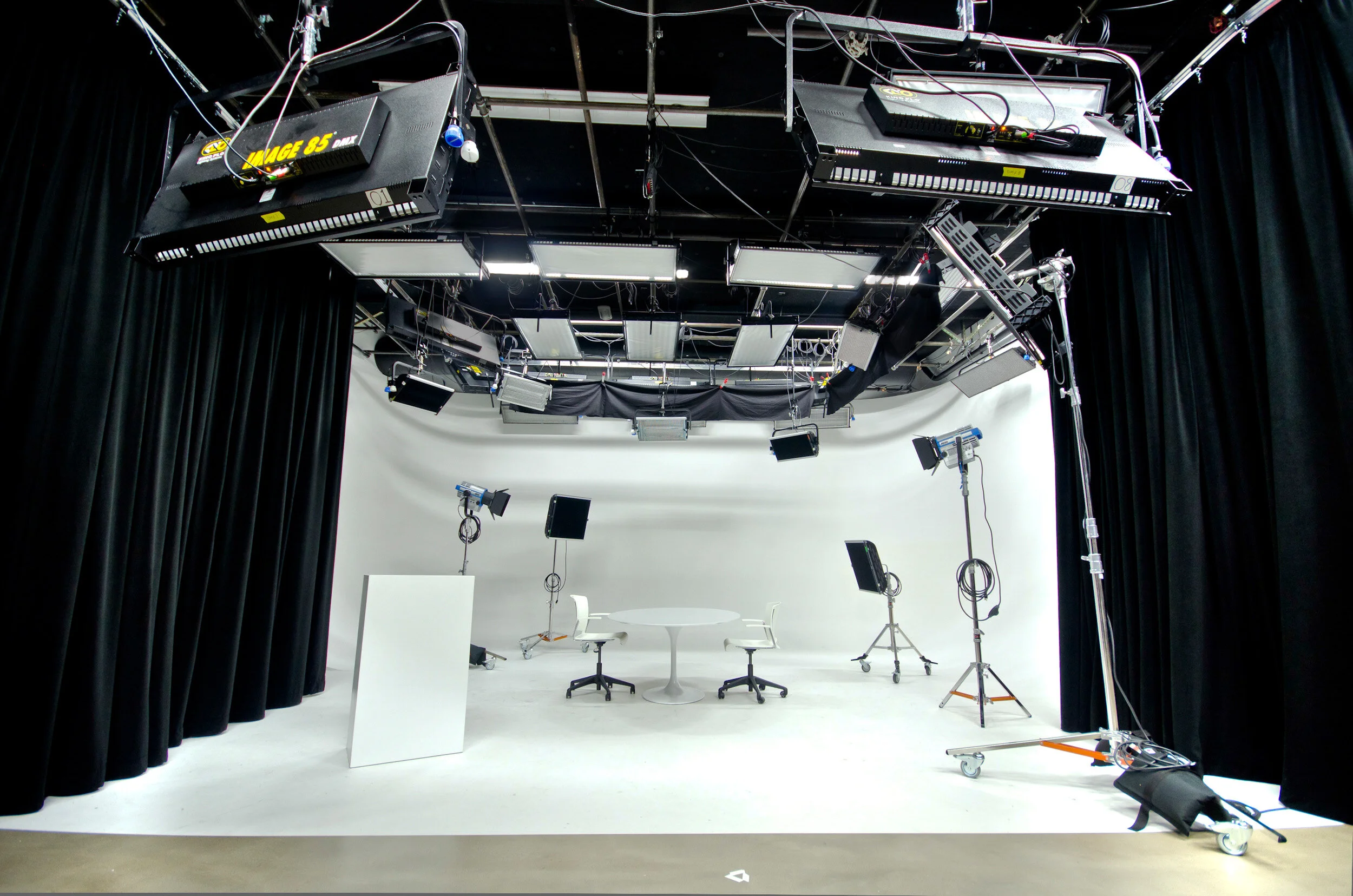 In today’s digital world, all businesses benefit from thought leadership. IA delivers state-of-the-art acoustic design for content creation, bringing together innovative technology and aesthetics.
