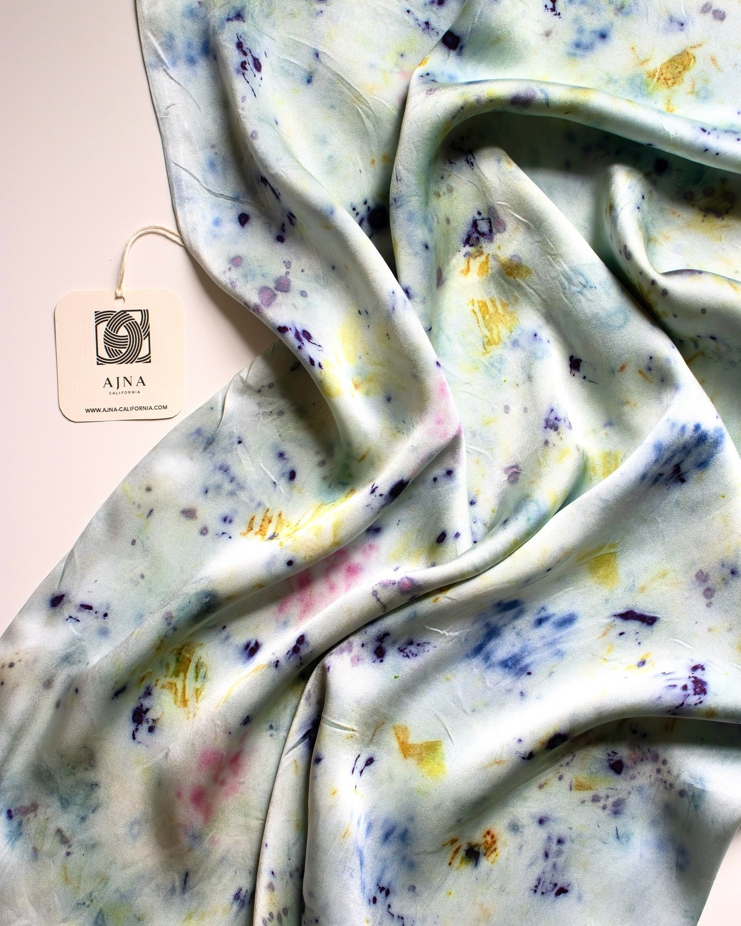 Botanically dyed silk pillowcase🪻

#botanicallydyed #silkpillowcase #ecoprinted #oneofakind #ajnacalifornia #shoplocalsj