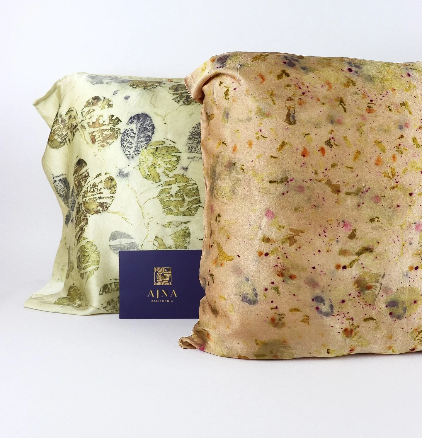 Fall vibes 🍁
Botanically dyed silk pillowcases

#botanicallydyed #botanicalsilkpillowcase #ajnacalifornia #silkpillowcase #naturallydyed #ecoprintedsilk #shopsmall