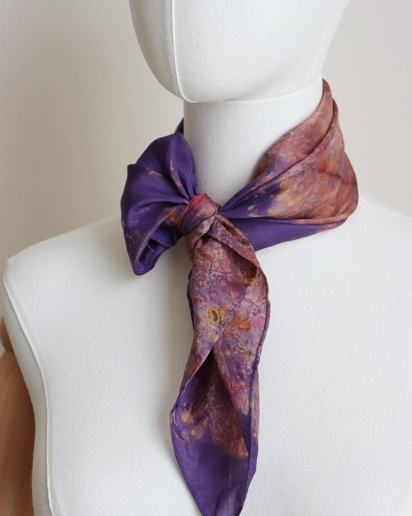 Botanically dyed silk scarf 🪻

#oneofakind #botanicallydyed #uniquescarves #ajnacalifornia #naturaldyes