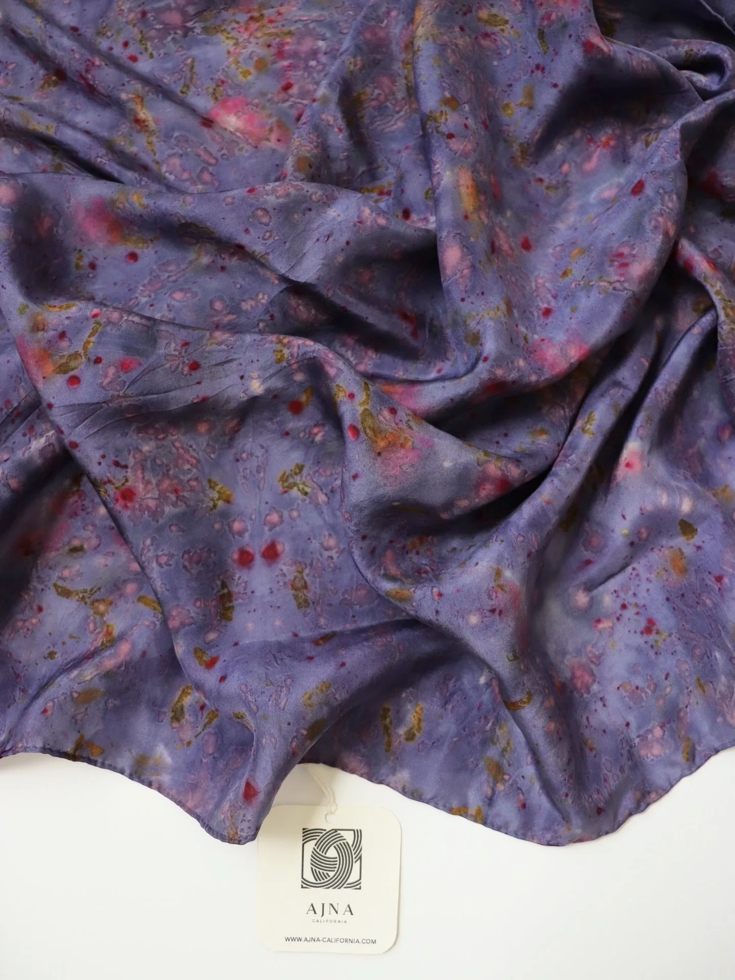 One of a kind botanically dyed silk scarf 🪻

#botanicallydyed #oneofakind #ajnacalifornia #uniquescarves #mulberrysilk