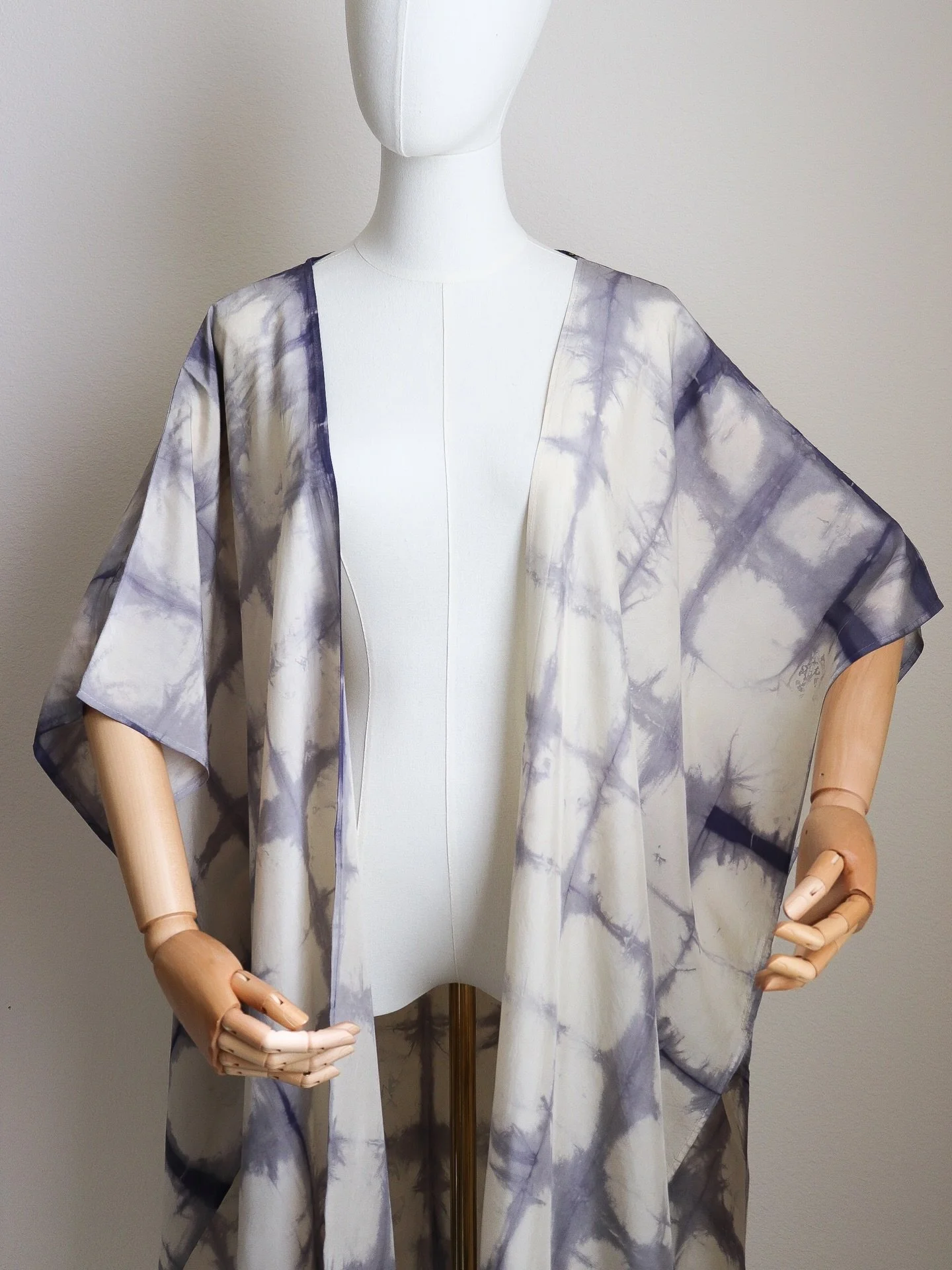 Make a statement with this one-of-a-kind, botanically dyed silk duster cardigan. Curate your wardrobe with unique, mindfully handcrafted pieces from AJNA. 

#botanicallydyed #ajnacalifornia #oneofakind #naturallydyedsilk