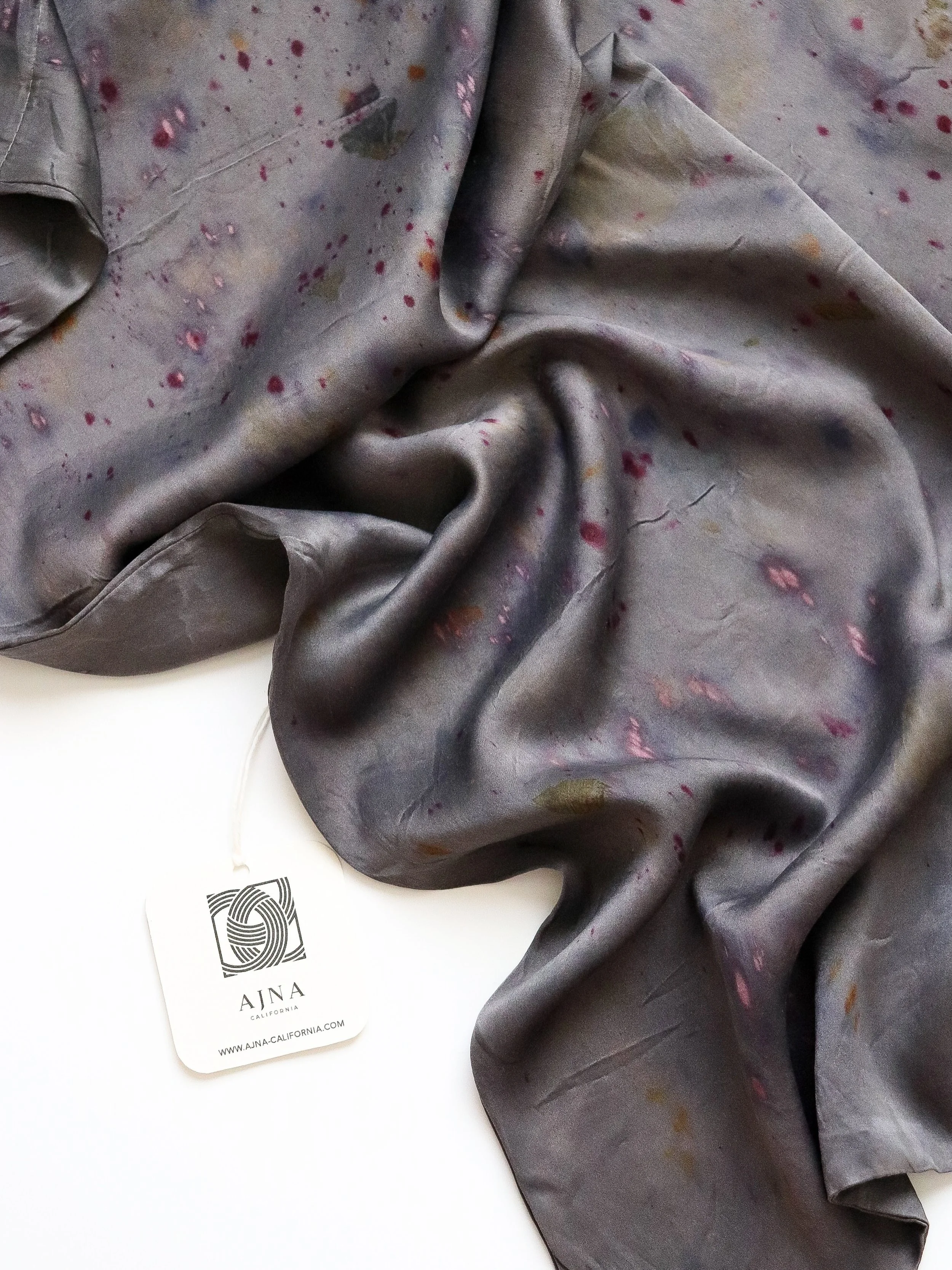 Botanically dyed silk pillowcase 🖤

#botanicallydyed #silkpillowcase #ajnacalifornia