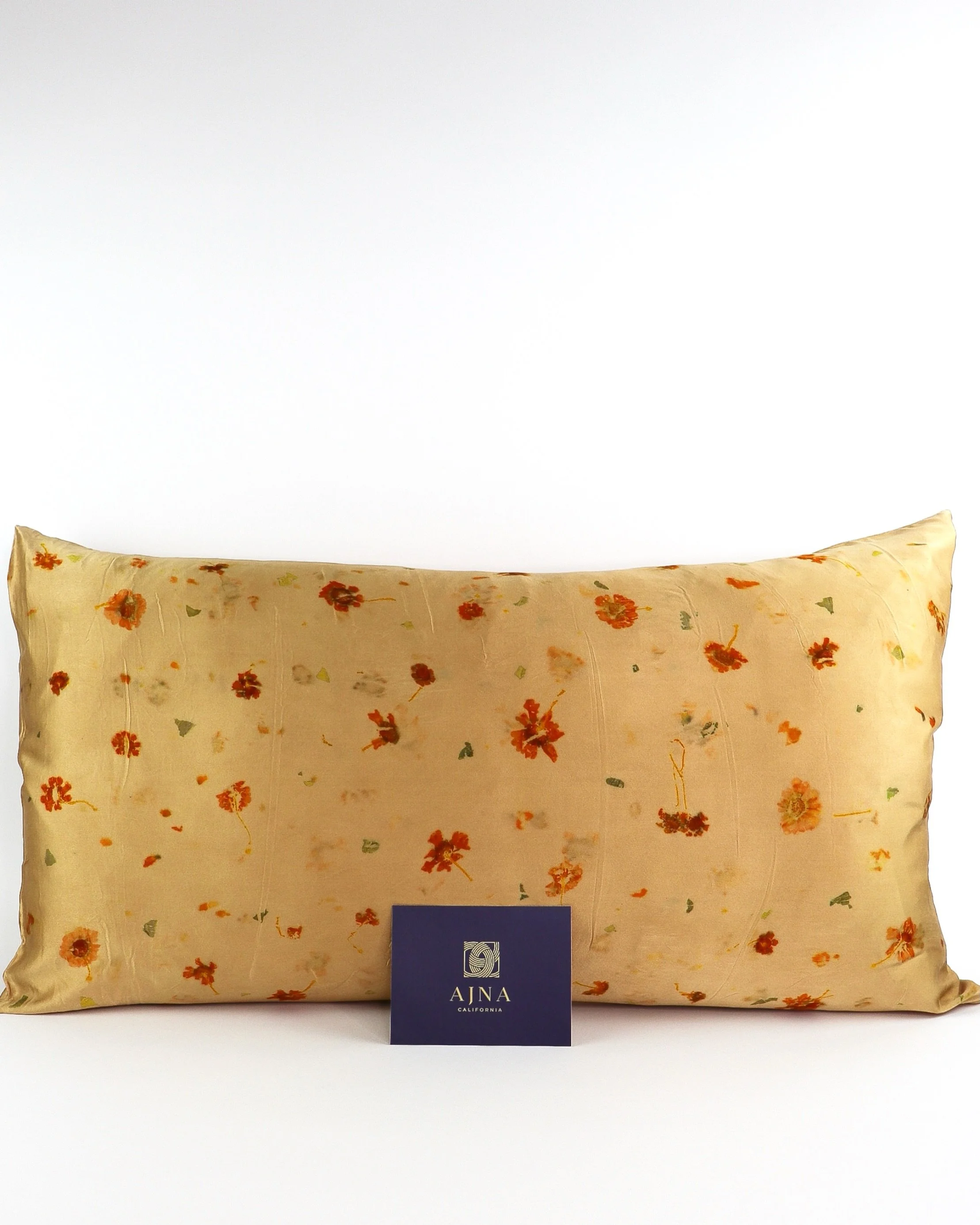 Introducing botanically dyed mulberry silk pillowcases in KING size! Comes in matching sets of 2.
Single and mix n match pieces will be available soon! 

#botanicallydyed #kingsilkpillowcases #ajnacalifornia #silkpillowcases