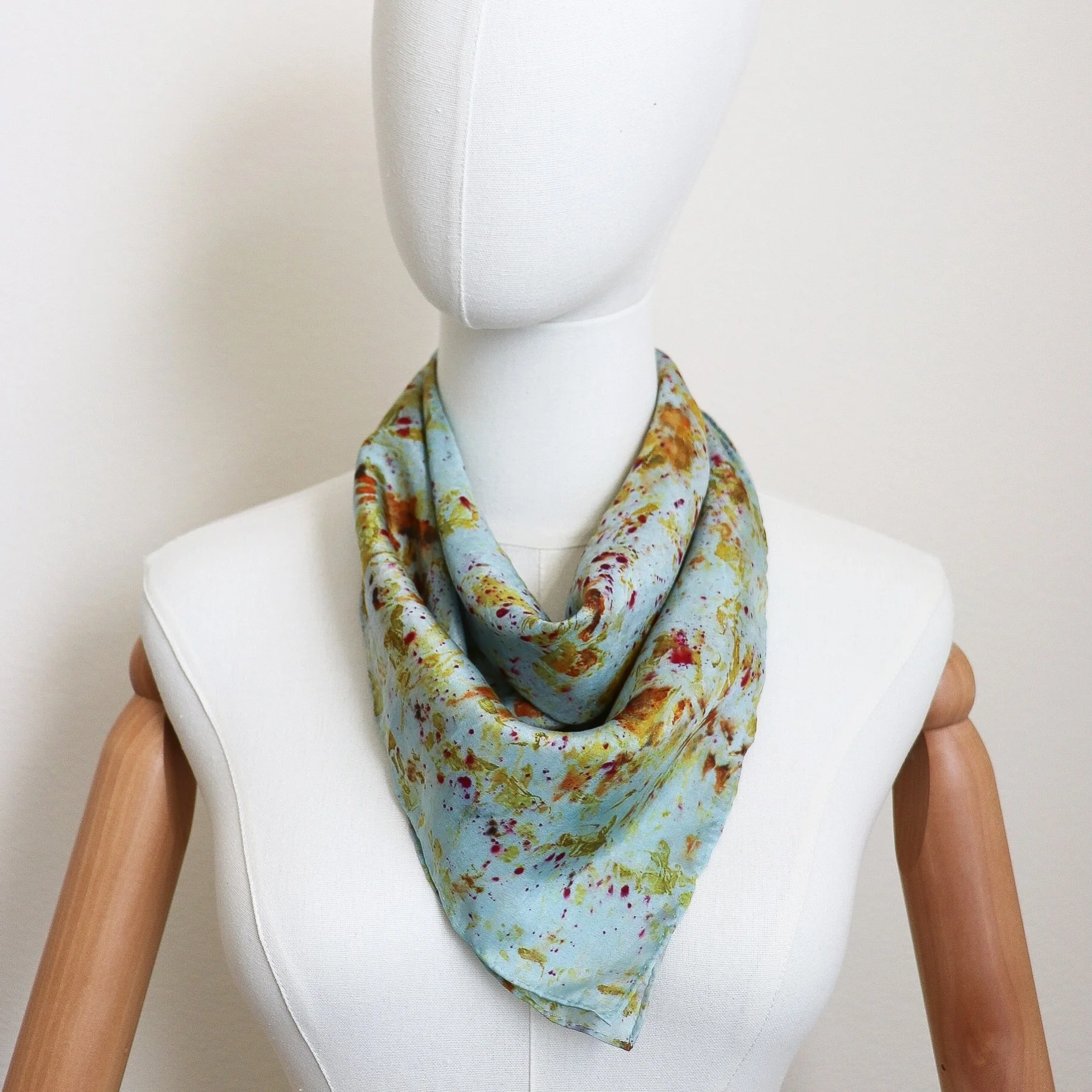 Botanically dyed silk scarf 

#botanicallydyed #uniquescarves #ajnacalifornia