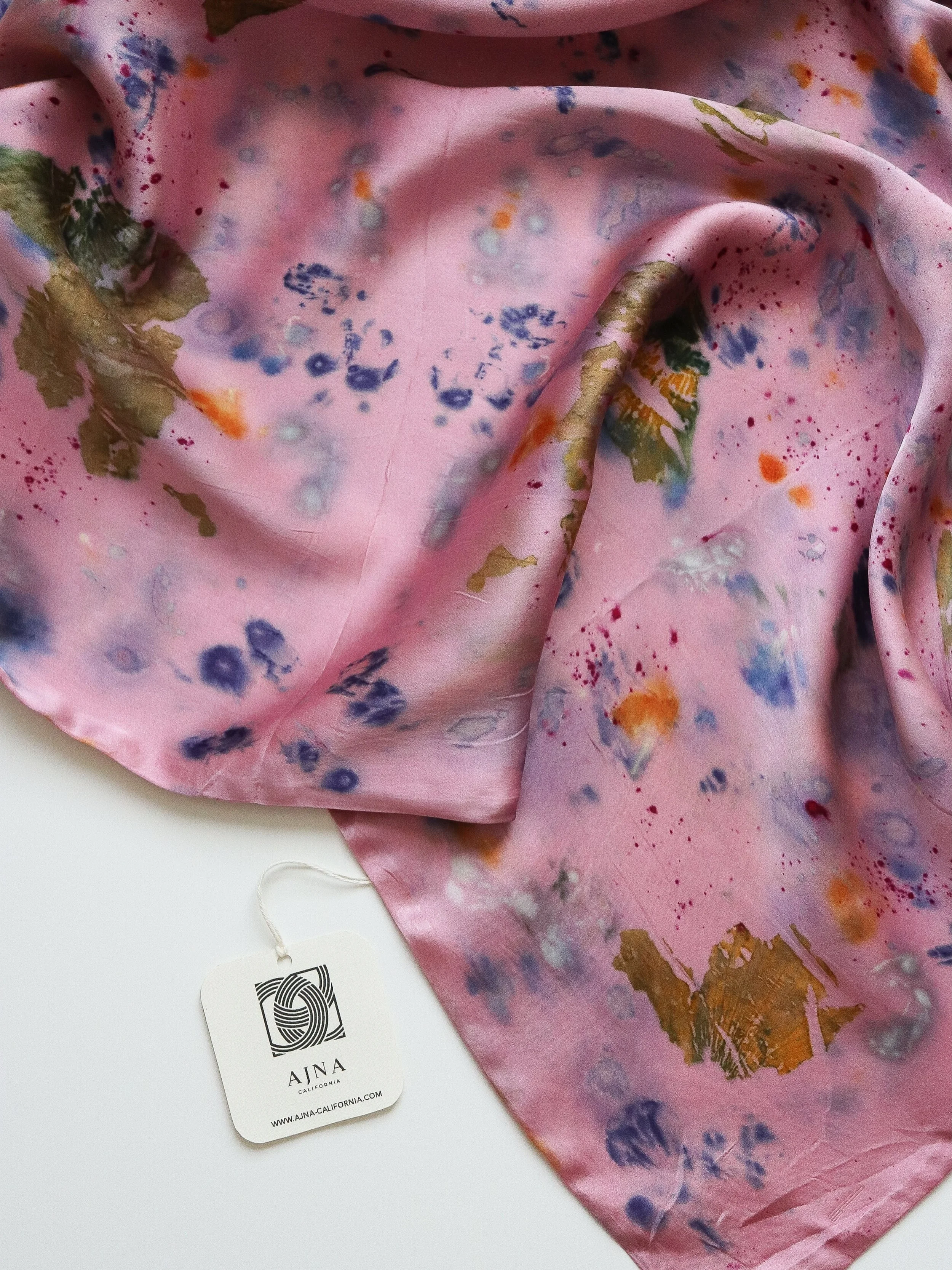 Botanically dyed silk pillowcase 🌷

#botanicallydyed #silkpillowcase #ajnacalifornia #naturaldye