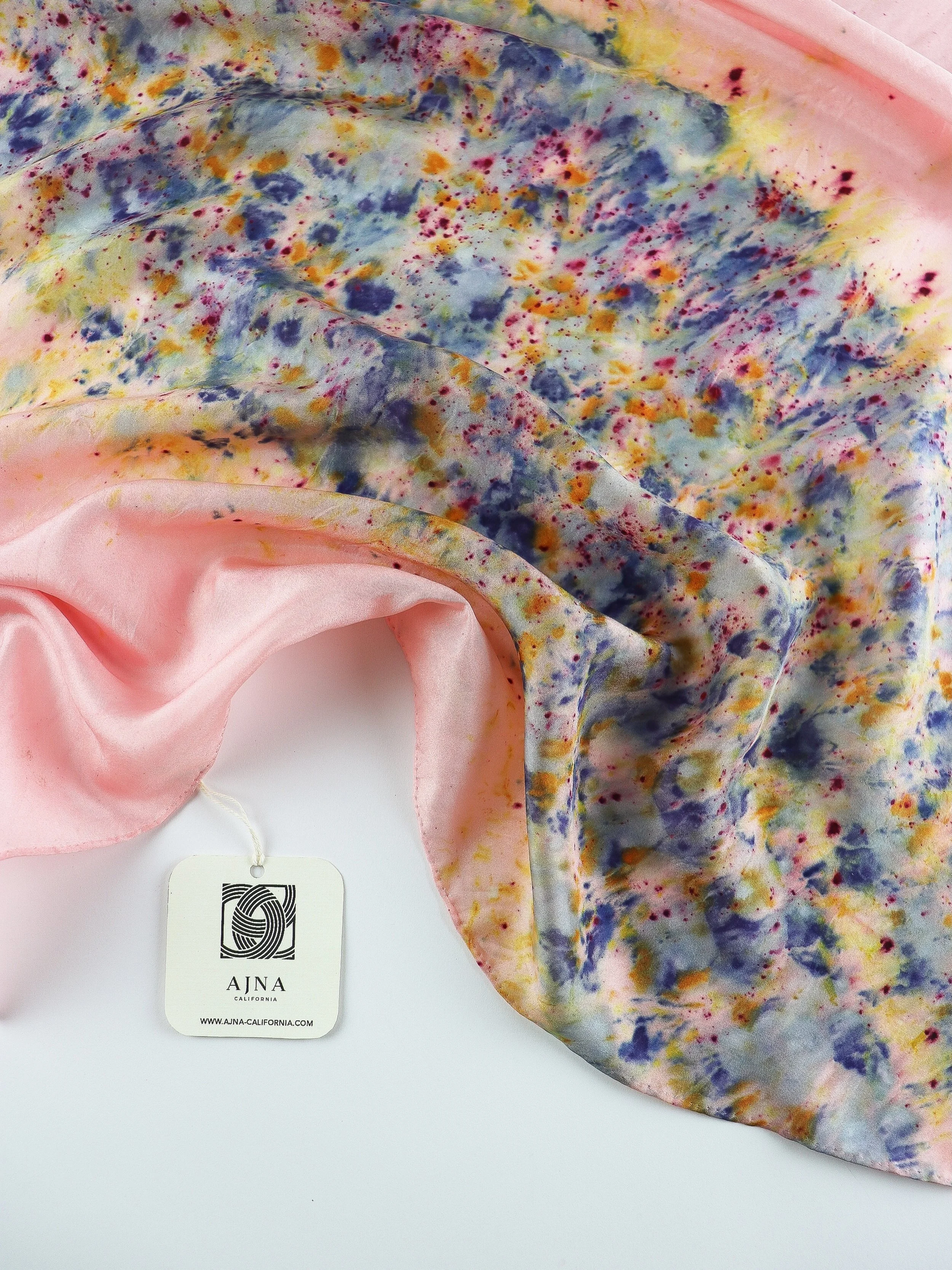 Botanically dyed silk scarf 

#botanicallydyed #uniquescarves #ajnacalifornia #naturaldyeing