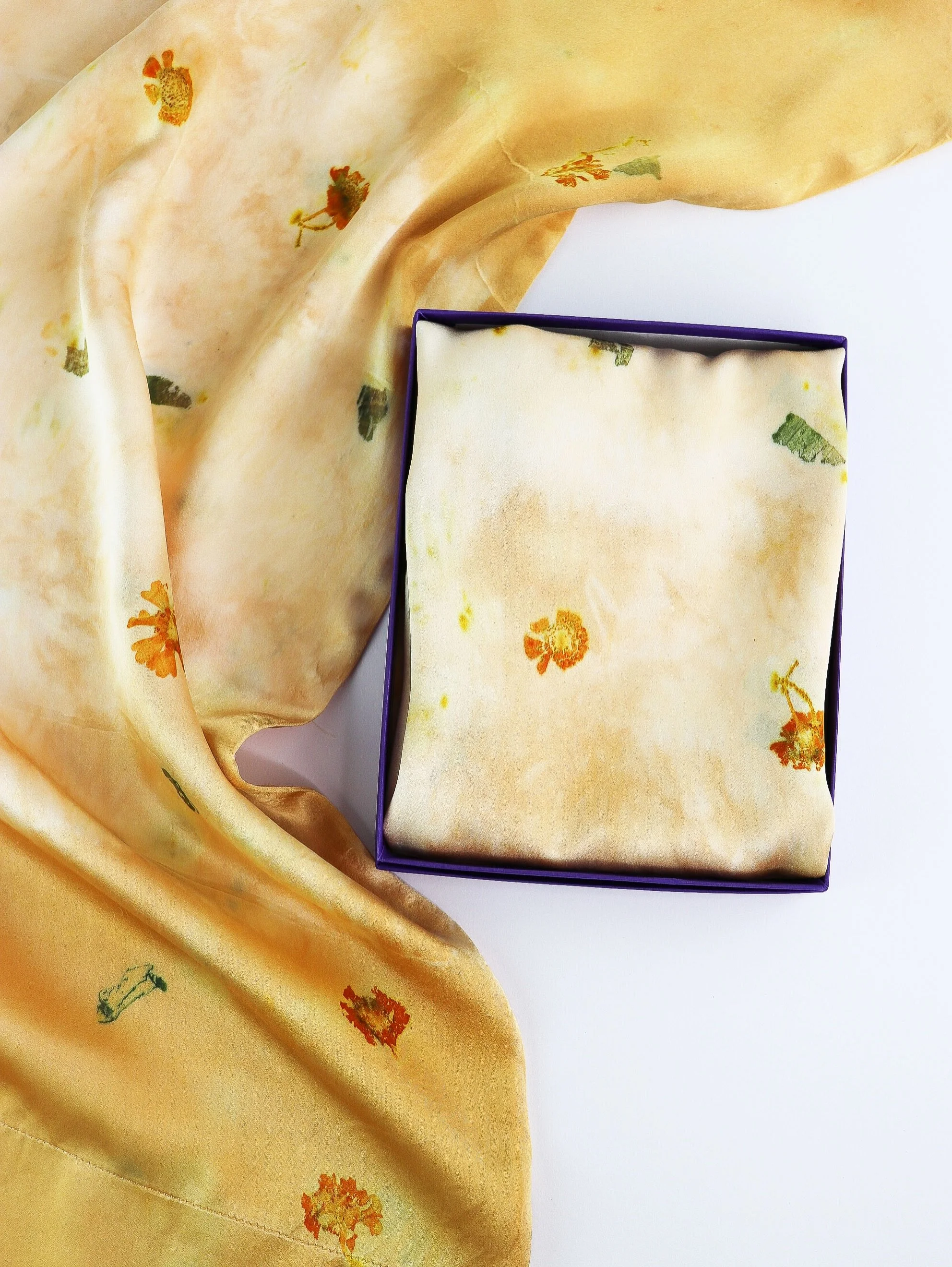 Botanically dyed silk pillowcase set 

#botanicallydyed #silkpillowcase #ajnacalifornia #plantdyedsilk