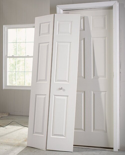 Hinged door definition: type of panel and handle (LOD 300)