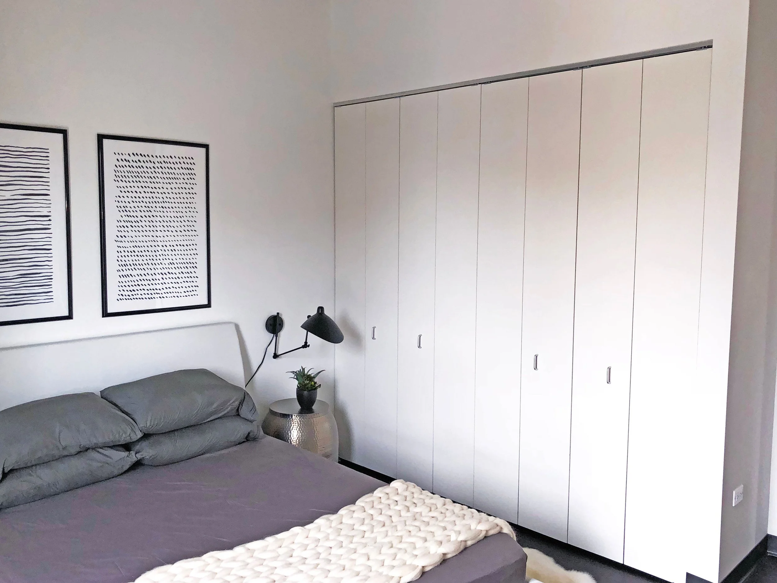 How to choose closet doors for apartment buildings