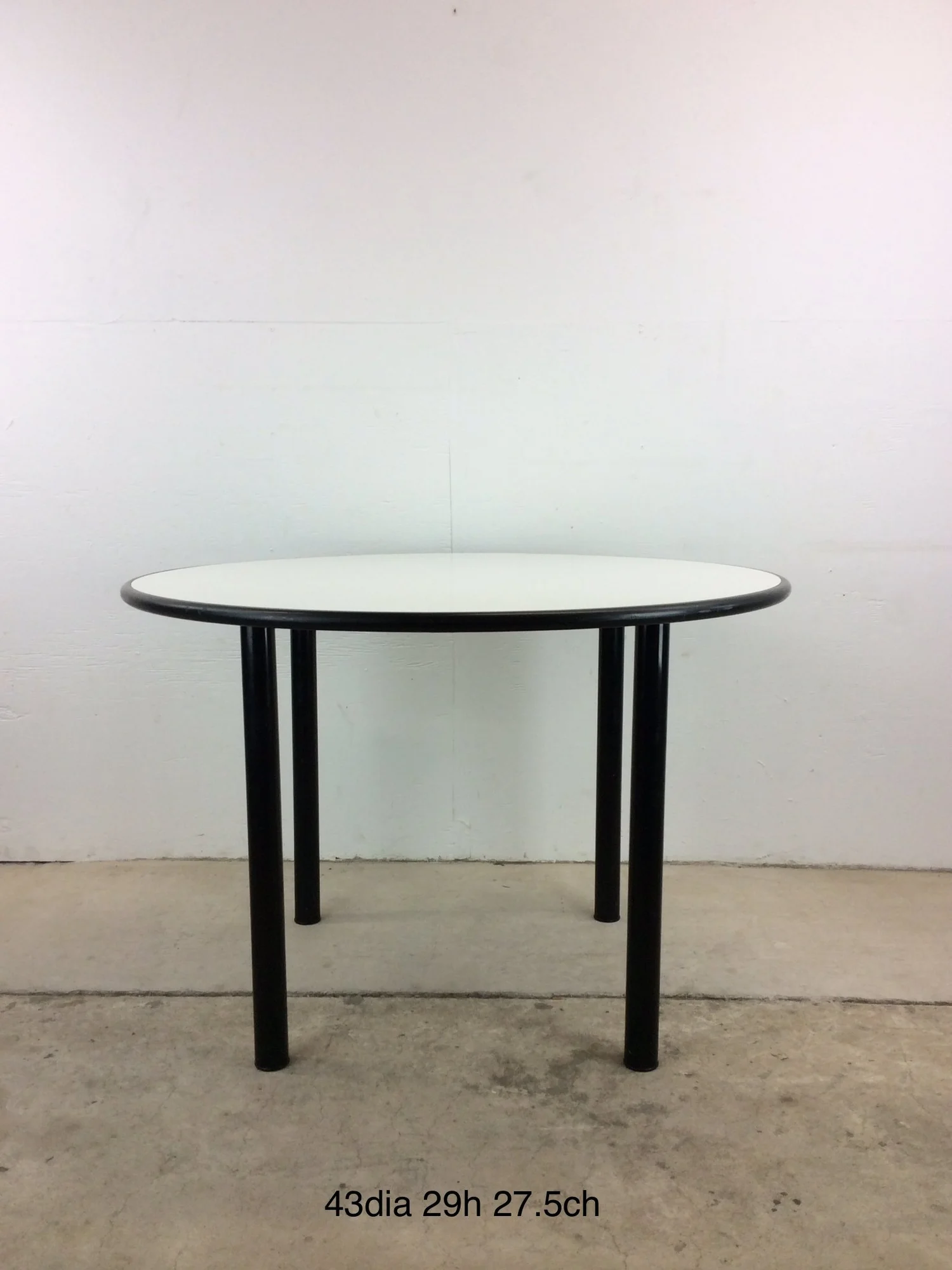家具 Vintage round table Vintage Round Table w/Shaker Legs