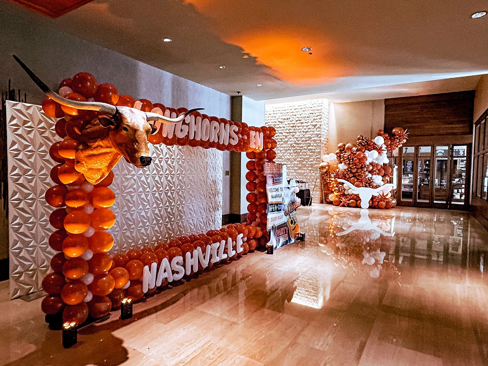 texas longhorns, balloons, college balloons