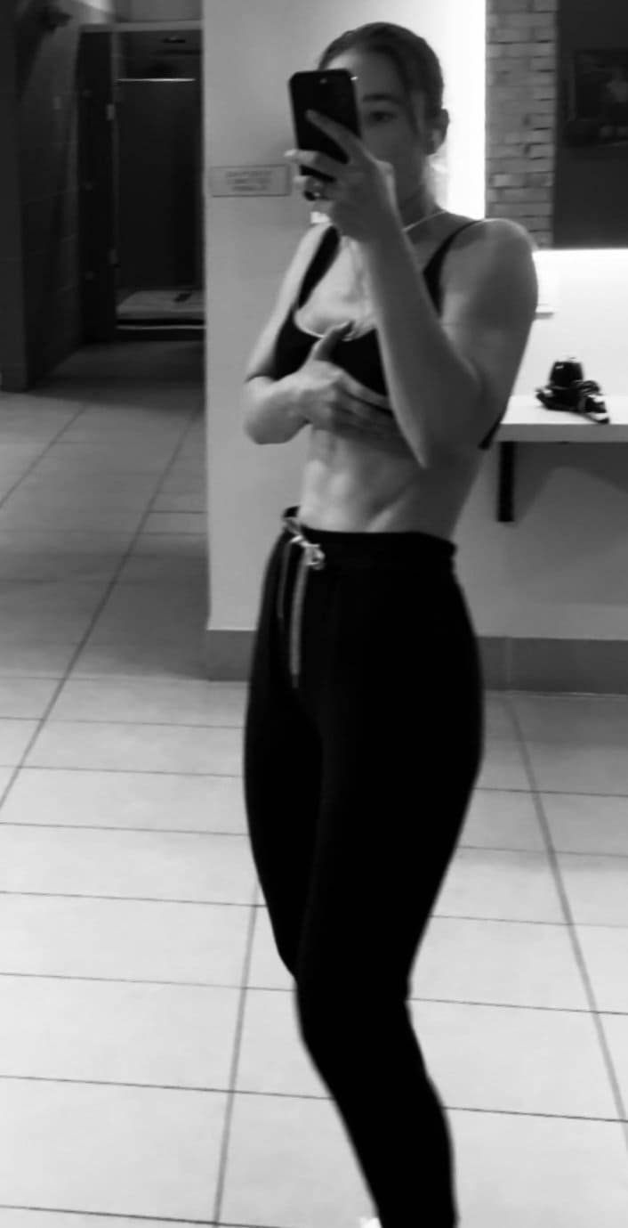 Kayla-Barnes-Lentz-Body-Fitness-Training.jpg