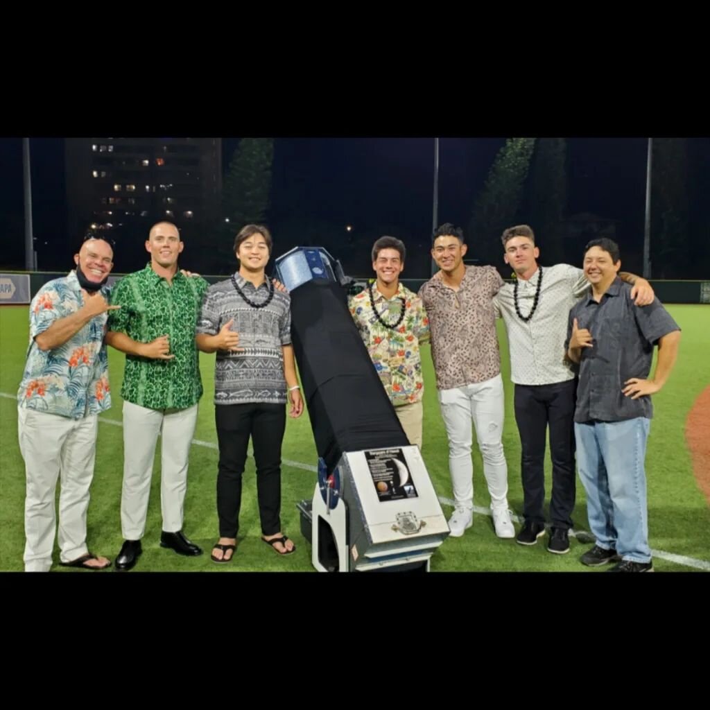 It's that time of year! UH baseball opening day vs Washington State at the Les!
Expecting a sell out tonight!

Got a chance to stargaze on the turf with the team back in the fall!
Couldn't turn off the stadium lights but still saw the moon and planet