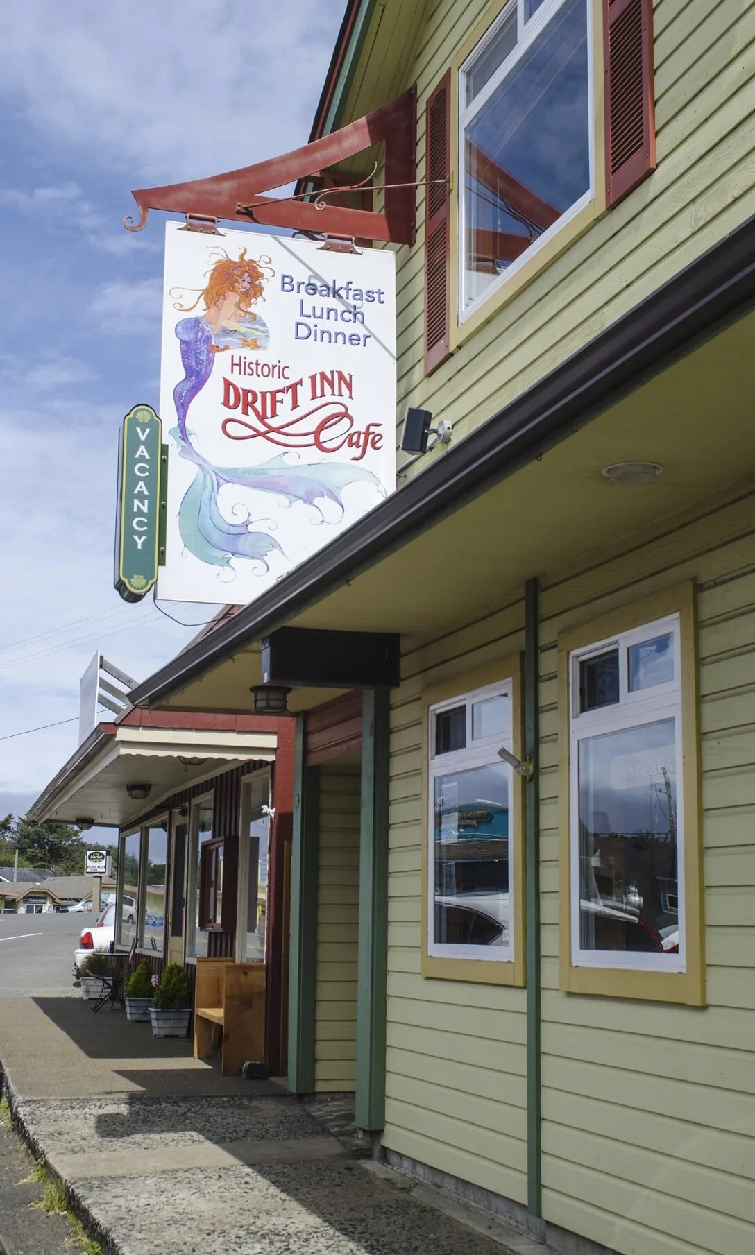 Drift Inn.jpg