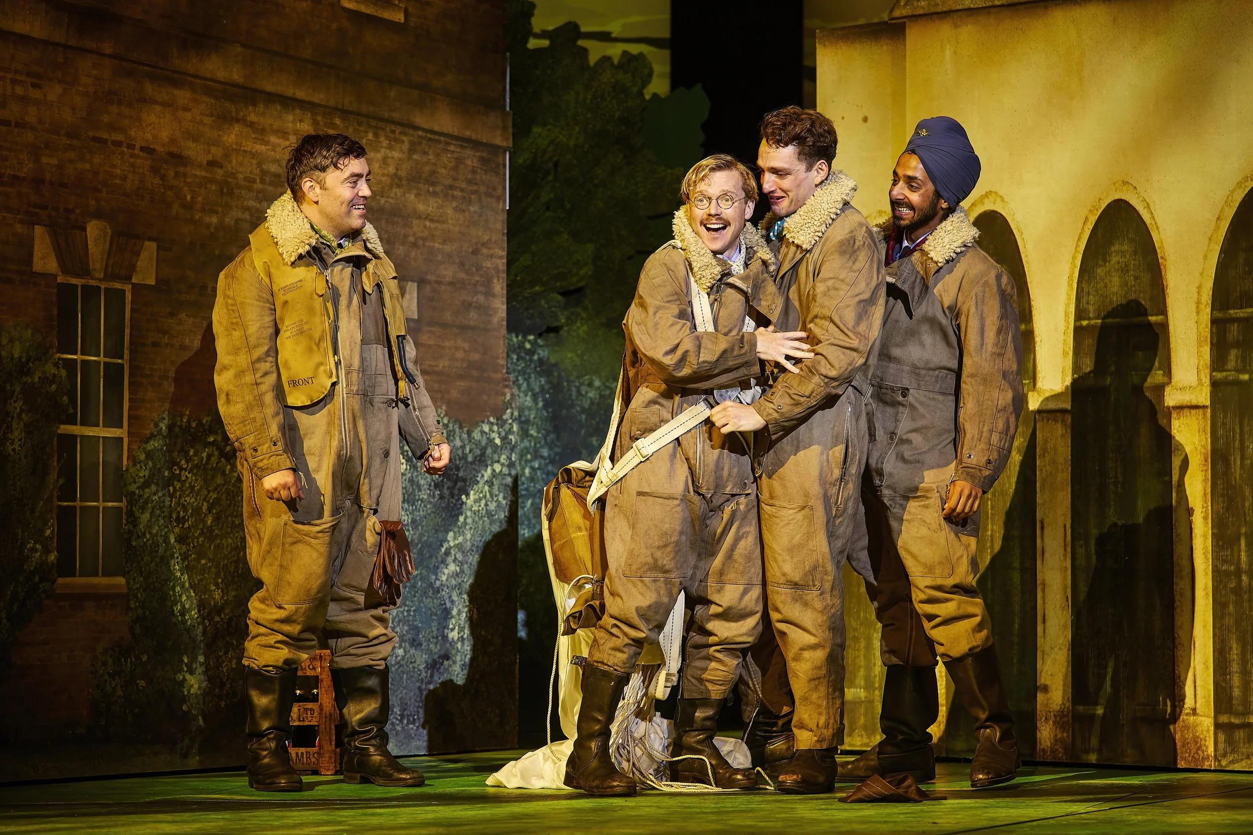NTL 2022 Jack Absolute Flies Again Production Photography 09 (credit Brinkhoff Mögenburg).JPG