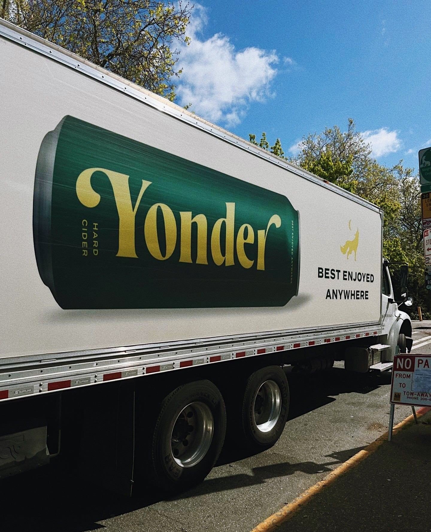 Have you seen our cider on the move with this incredible truck? Ensuring you can enjoy it anywhere, anytime - no matter where you may roam. 🗺️ ⁠
⁠
⁠
📷: @marykorlindowns