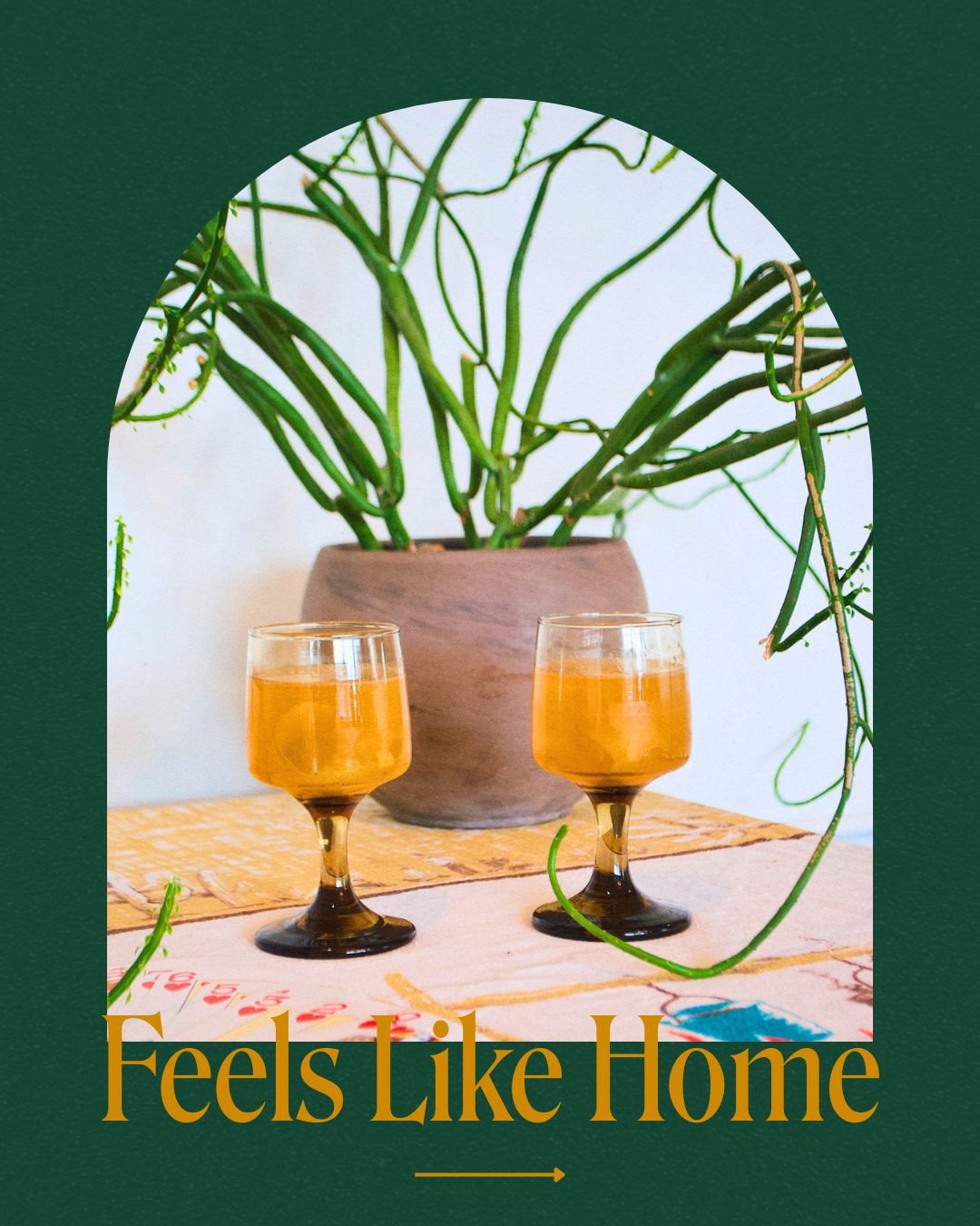 Cocktail Alert: Feels Like Home ✨⁠
⁠
Meet the drink that&rsquo;s basically the perfect cocktail to whip up for your Thanksgiving guests - like slipping into your favorite sweater and sinking into the couch just right.⁠
⁠
A splash of bourbon, a kiss o