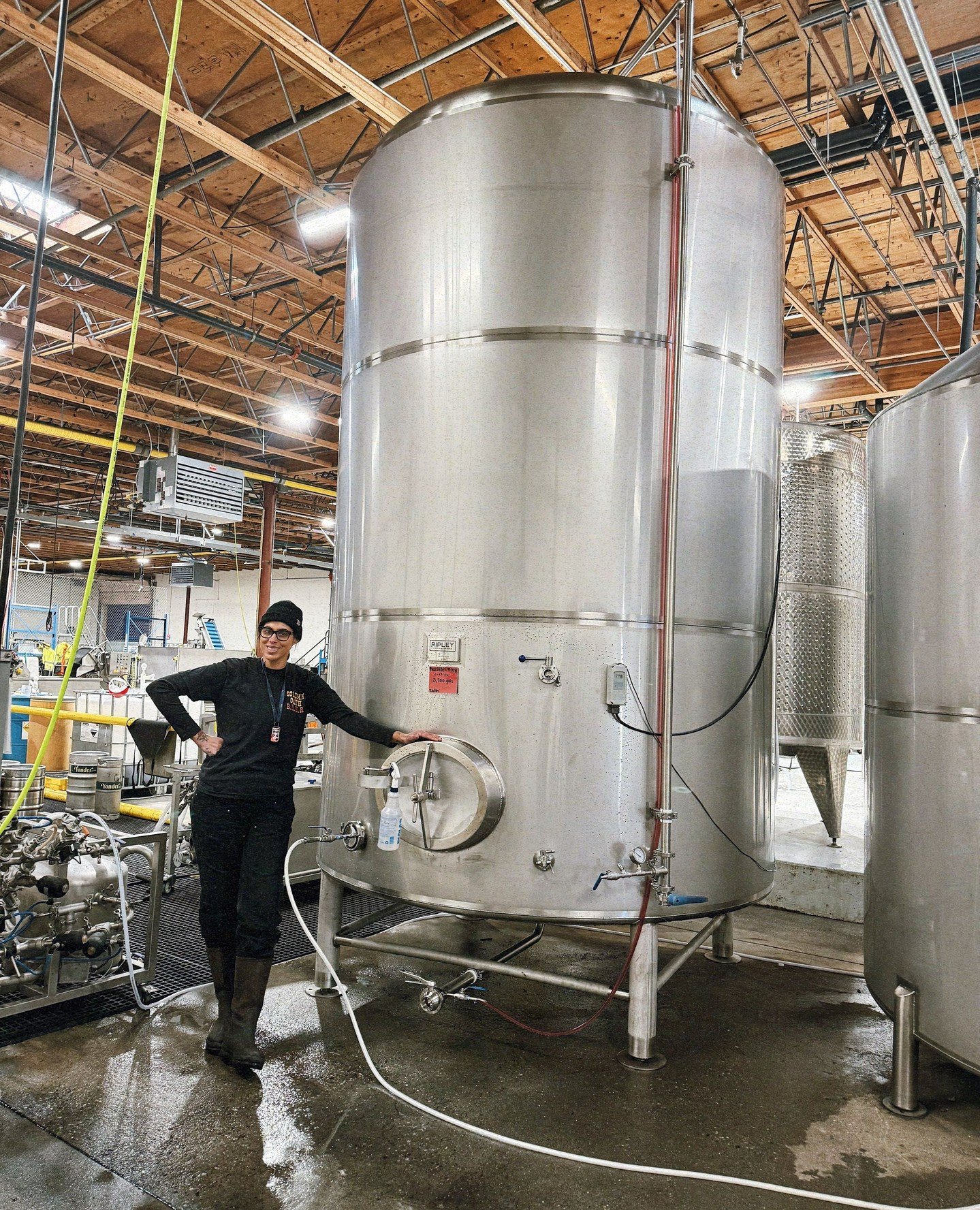 She&rsquo;s shiny. She&rsquo;s new. She&rsquo;s FULL of Palisades. ✨🍎⁠
⁠
Our brand new brite tank just got her first fill, and we couldn&rsquo;t think of a better inaugural pour than Palisades.  Big tank energy. Bigger cider dreams. ⁠
⁠
⁠
⁠
#yonderc
