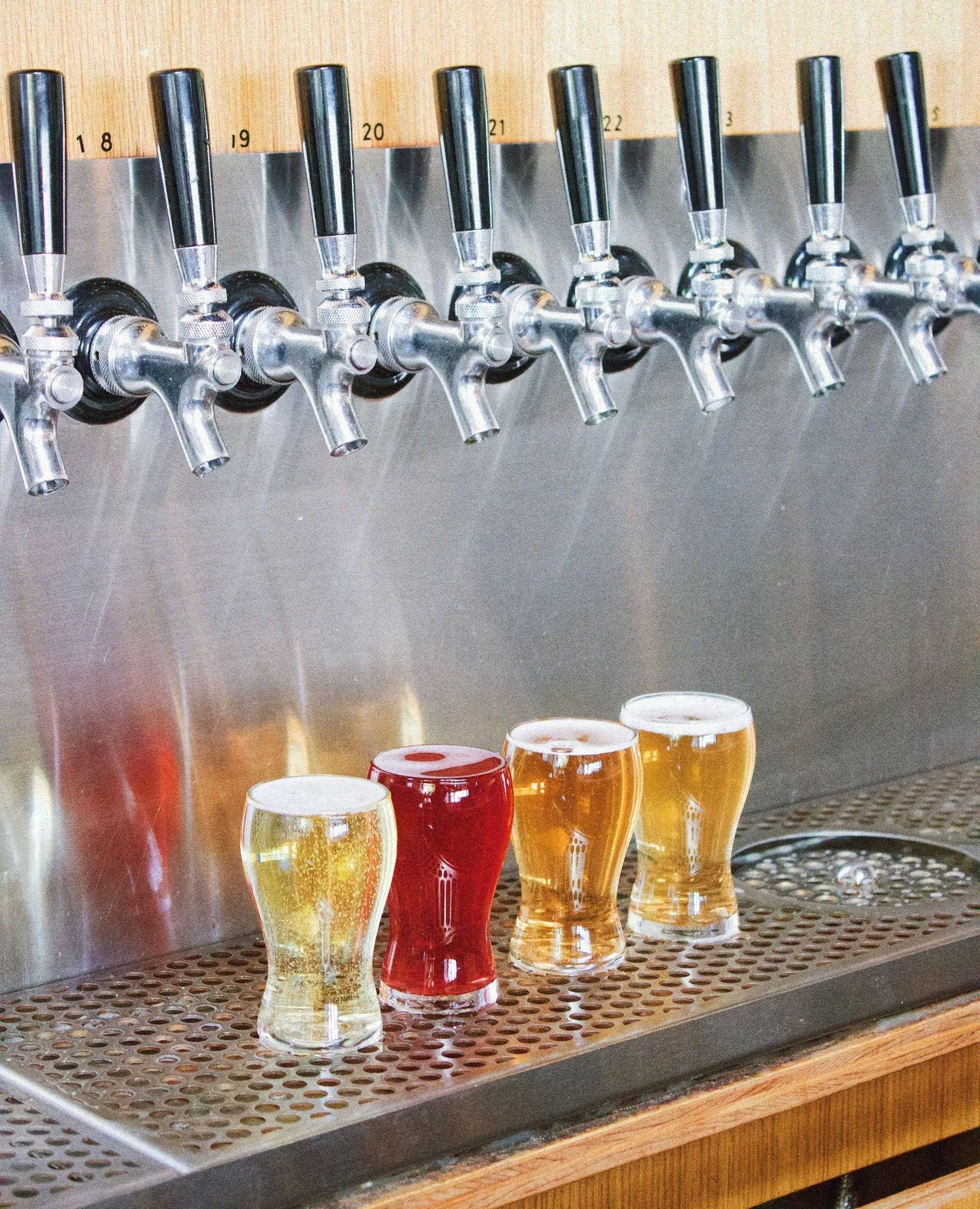 Flights: the easiest way to sample our cider lineup without choosing just one. ⁠

With 16 ciders on tap - a mix of year rounds, seasonals, and specialties - there&rsquo;s something for everyone to try.⁠
⁠
⁠
⁠
#yondercider #drinkyonder #borntoroam #ba