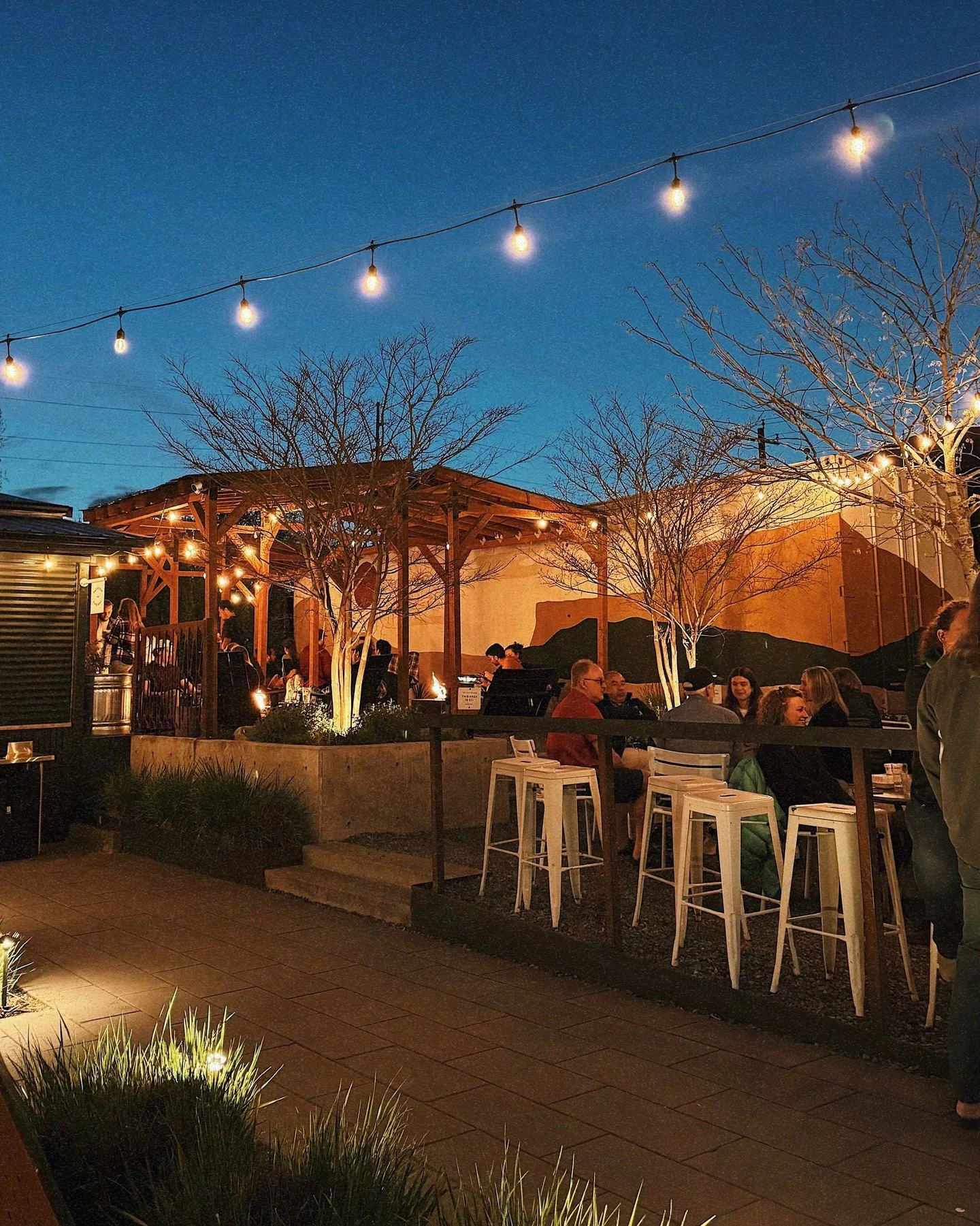 Evenings at BBYC just hit different ✨⁠
⁠
Fire pits roaring, cider in hand, and suddenly no one&rsquo;s in a rush to leave. This is your sign to stay for one more.⁠
⁠
⁠
⁠
#yondercider #thebbyctaproom #ballard #drinkyonder #borntoroam