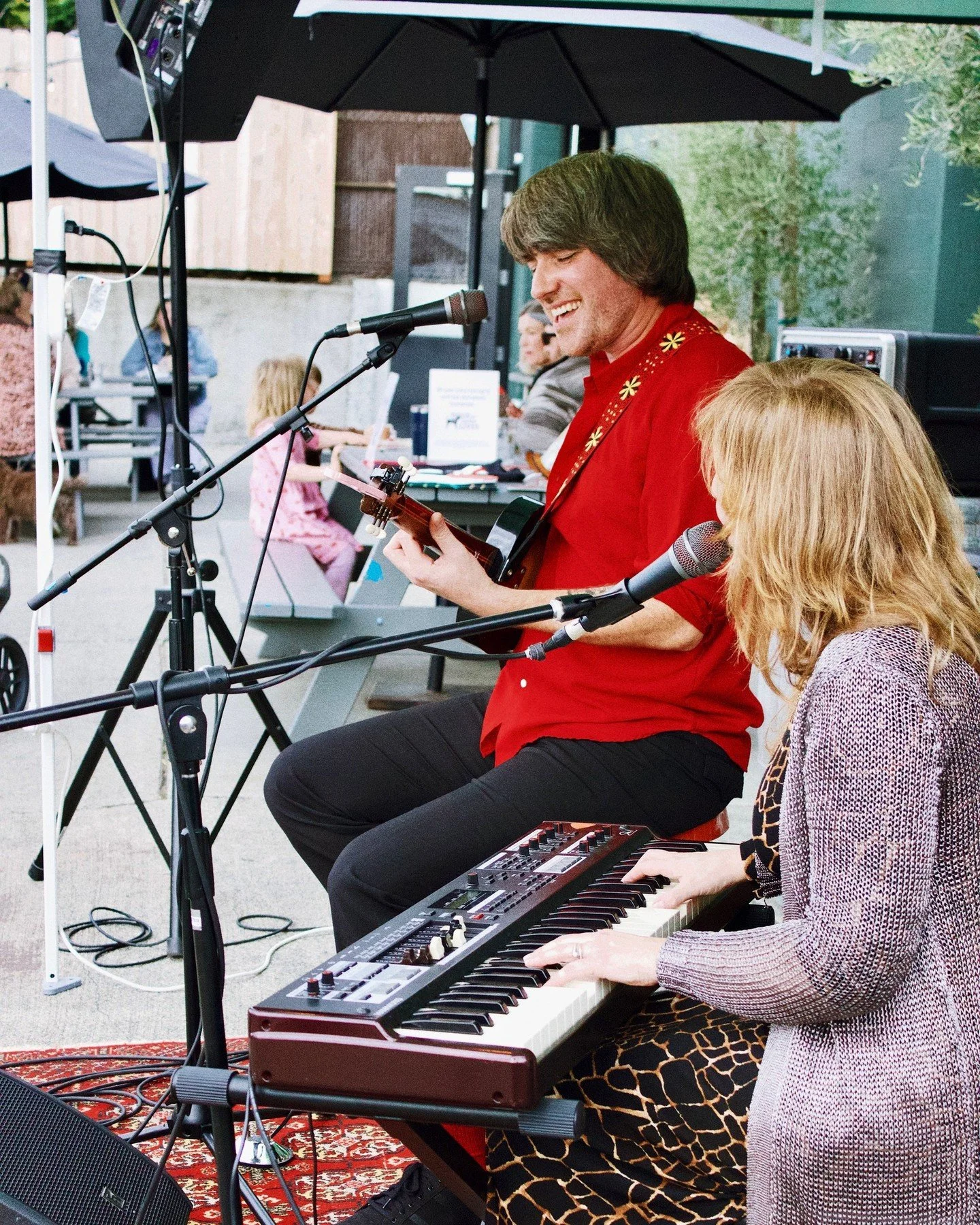 A huge THANK YOU to @smokeybrights and @shareitmusic for making our last live music session of the season an amazing one! 🎶🍎⁠
⁠
The crowd was so into it, the music was perfect, and the whole thing made for the best taproom atmosphere. We couldn&rsq