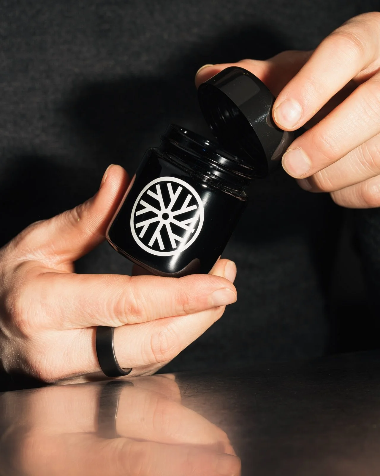 Swipe to see: here&rsquo;s how to transfer Matcha into your Ooika jar without any waste.

First, cut open your vacuum-sealed bag in an arch. Then, place the jar on top of the bag. Simply flip the bag and all the Matcha powder will neatly fall into th