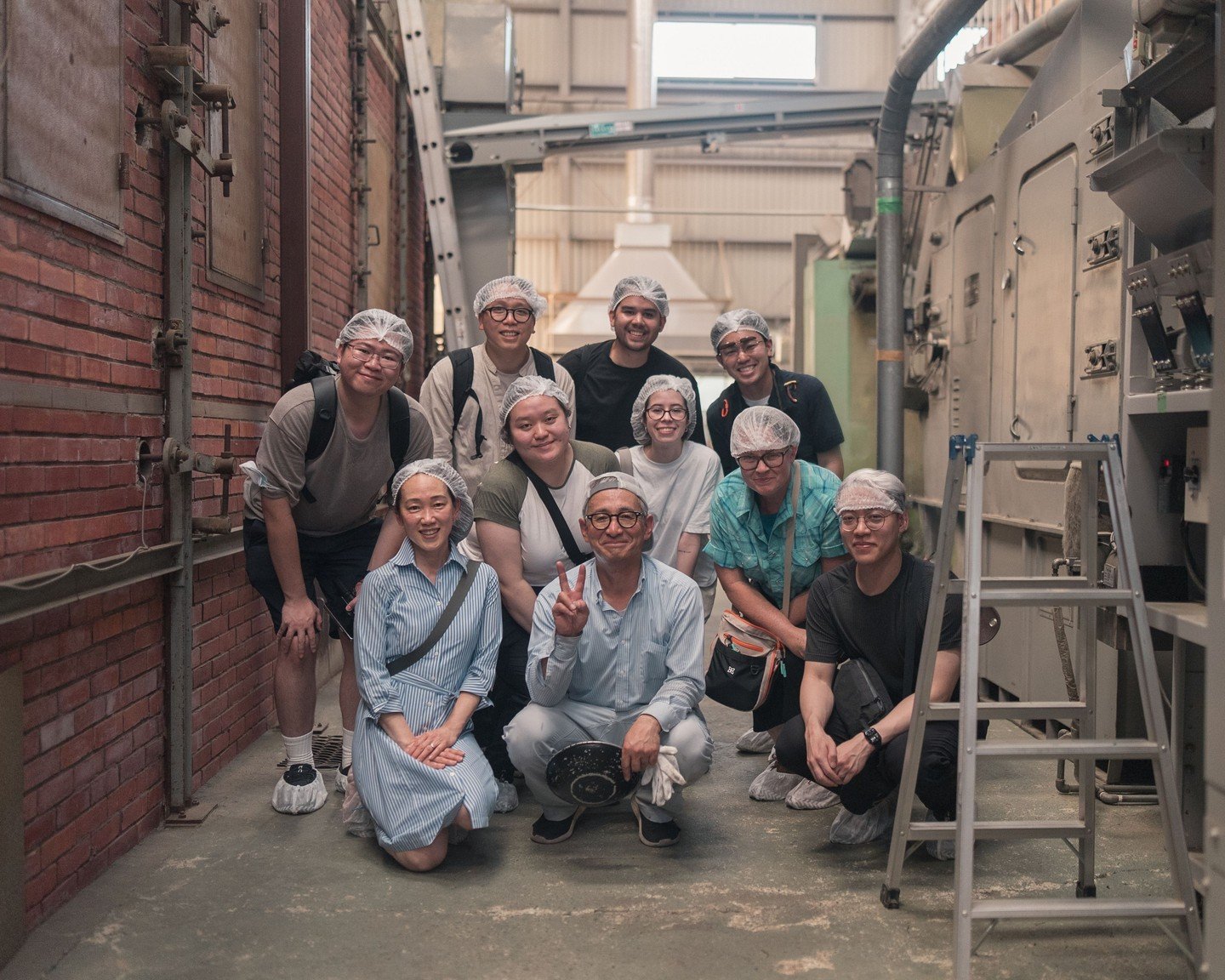 Sakataさん, a multi-generational farmer who operates his own tea factory. The operation of a tea factory is a highly complex pursuit, and one that not all farmers choose to take on.

While operating your own factory gives you tighter control over your 