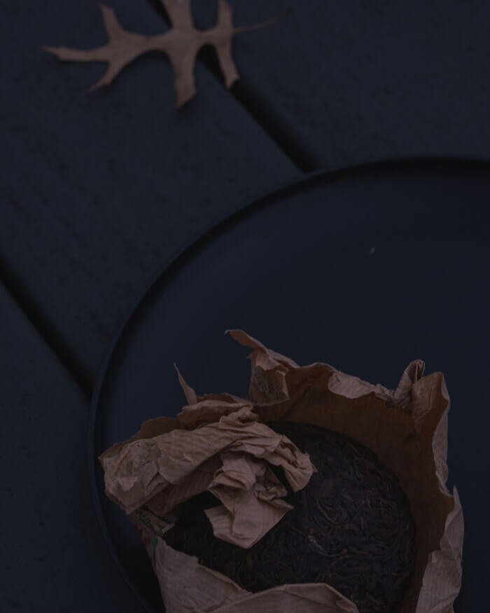 Shou Pu Tea Cake with Brown Leaf