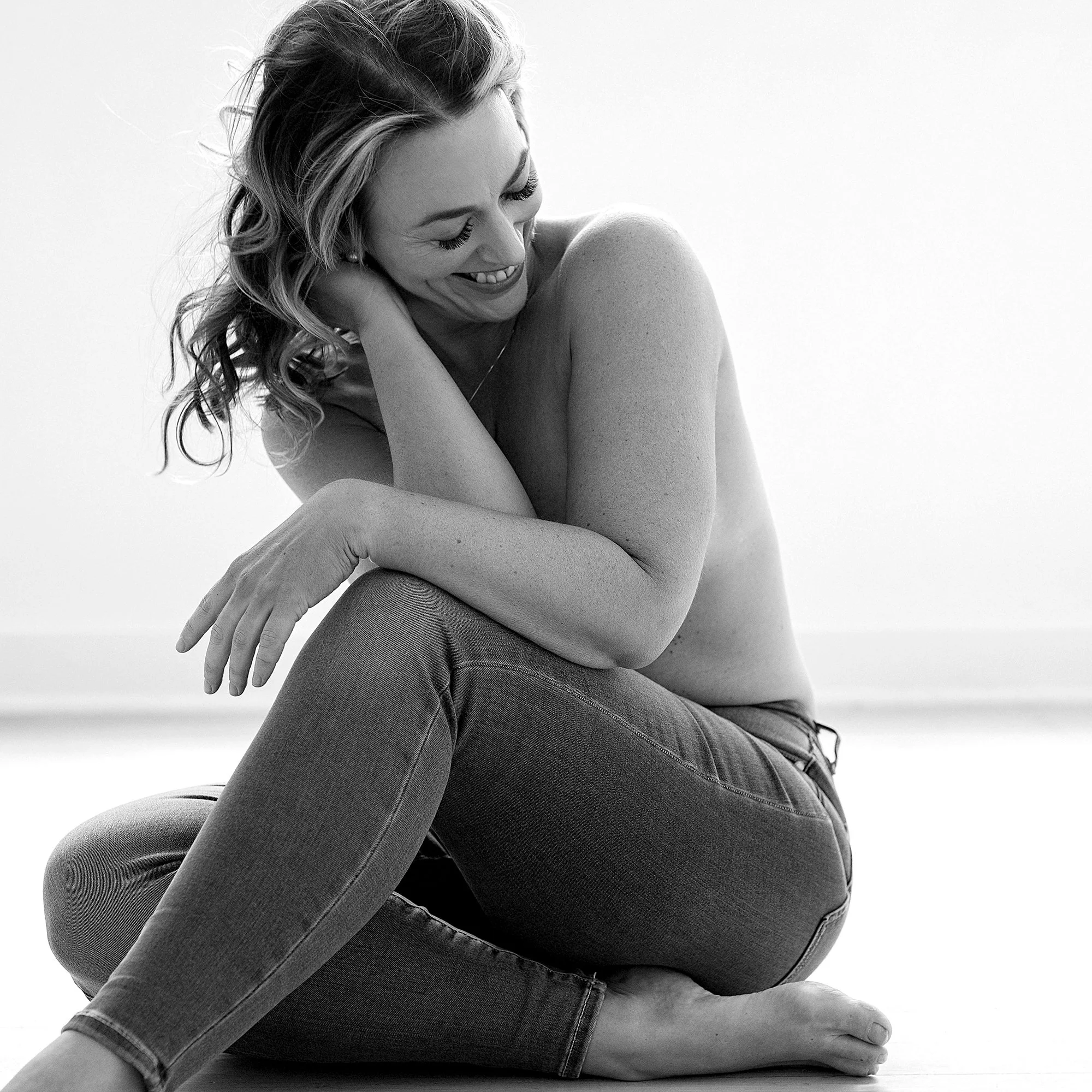 Beautiful-Images-Photography-Fiona-Lindberg-classy-boudoir.jpg