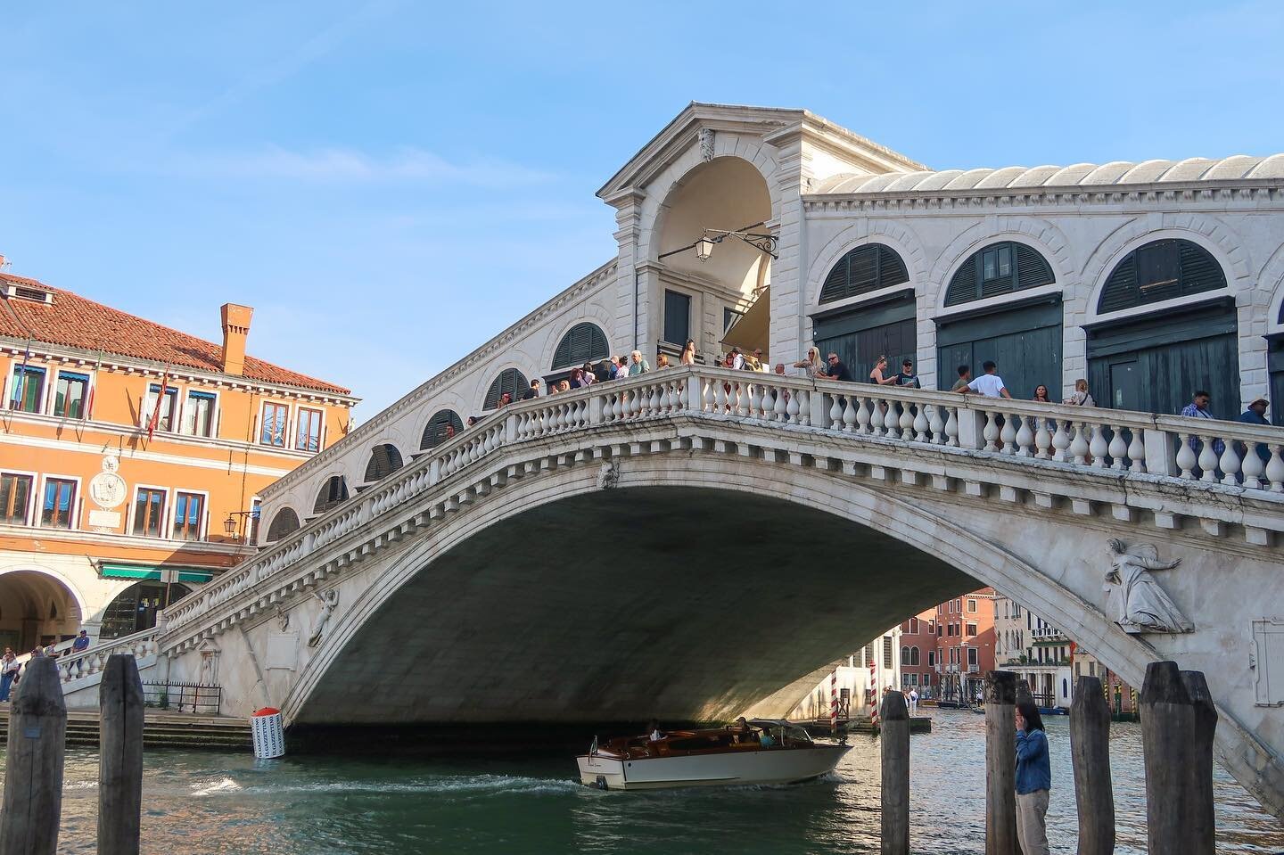 2023// Day 6 of our adventure and our first full day in Venice! We started at the Rialto Bridge and then made our way over to St Marks Square &amp; the Doge Palace. 
#AlidiaEuro2023 #venice #italy #rialtobridge #globetrekkinggeek #alidiatraveladventu