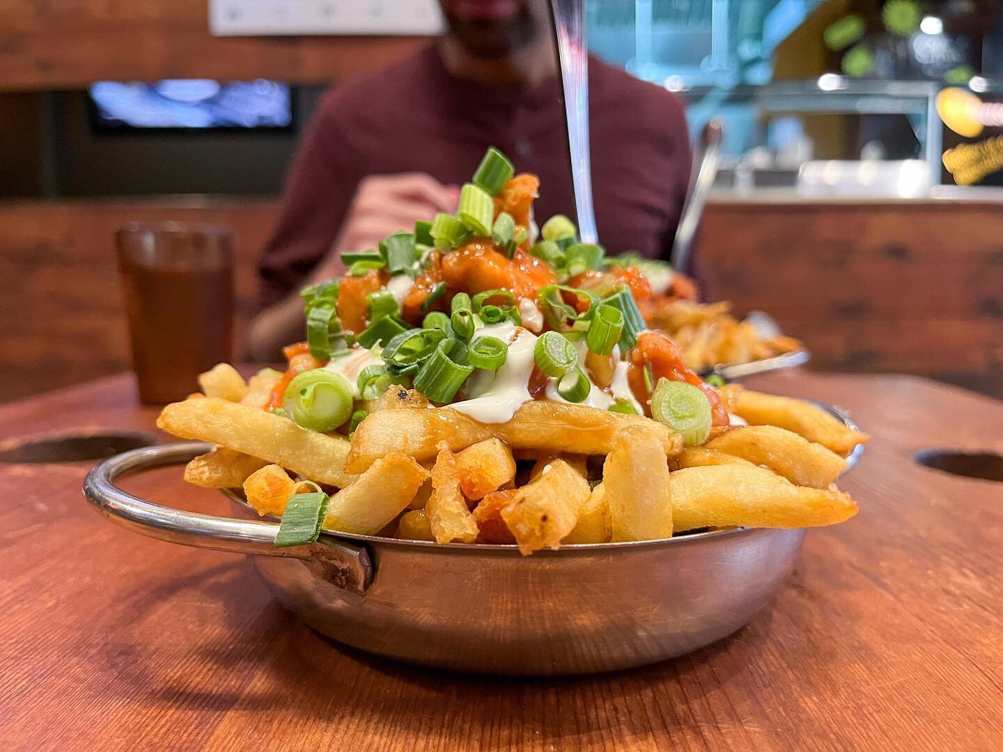 It&rsquo;s slowly becoming a tradition to stop at the Spud Shack for some poutine when we go up to Vancouver. 
#spudshackfryco #poutine #vancouver #vancouverbc #canada #foodtravel