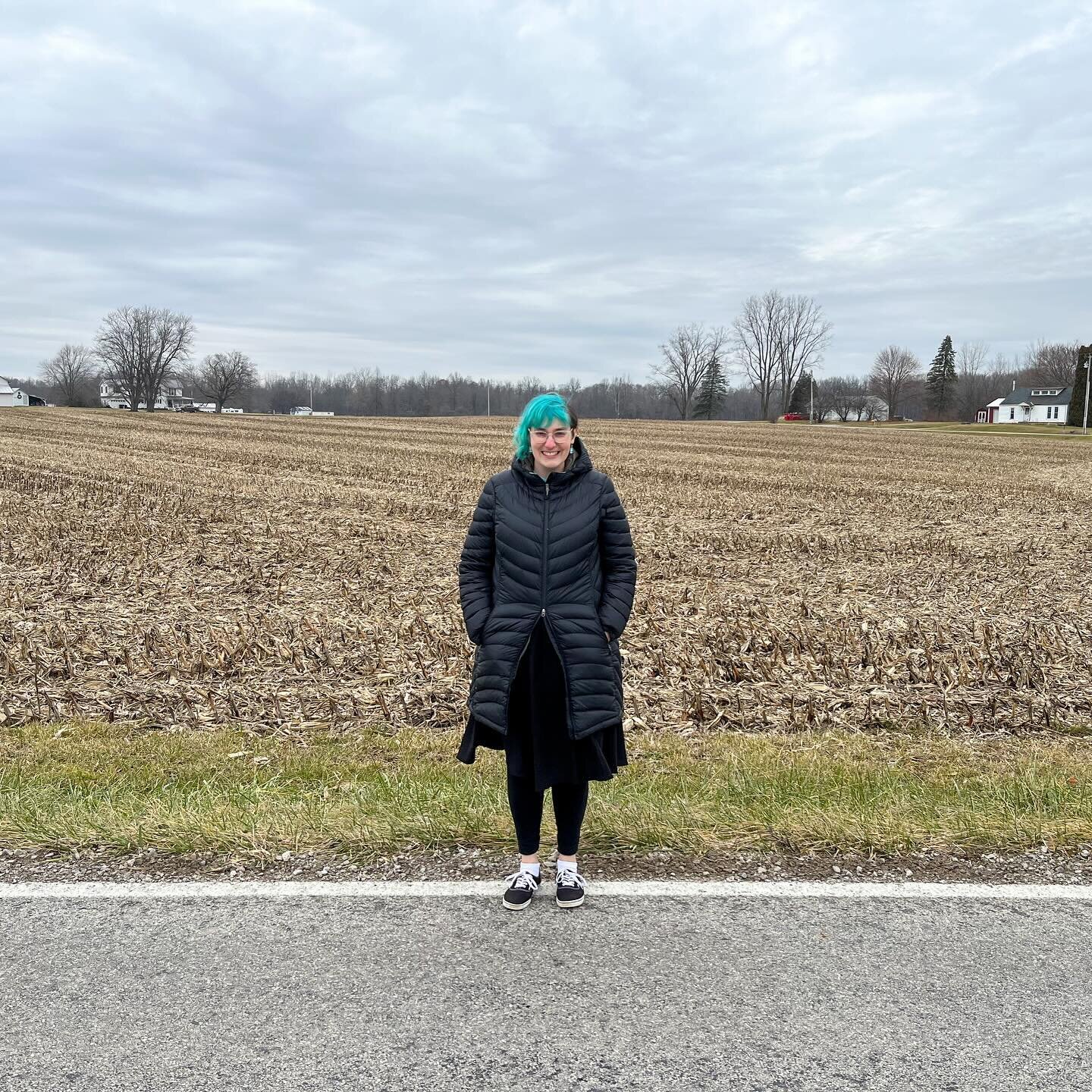 2023// Ohio winter vibes. Since it was actually warmer than normal this Christmas in Ohio, we were actually able to walk around the neighborhood without freezing to death on our annual visit to the fam. 
#ohio #ohiowinter #cornfields #globetrekkingge