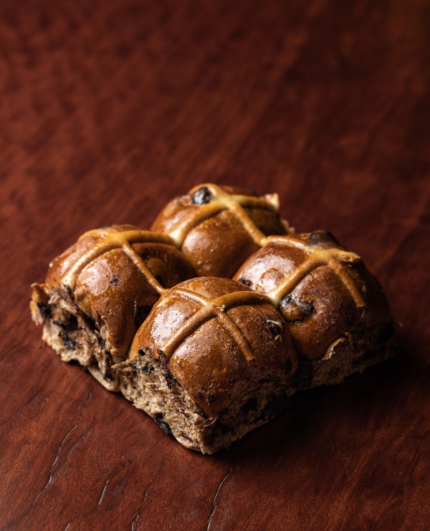 Hot cross buns of your dreams! Available at KSB until the 31st of March!⁠
Or order online via the link in bio and pick up so you don't miss out!⁠
⁠
⁠
#eastergift #easterdecor #easterbunny #sweettooth #eastertreats #easteregghunt #breakfast #eastergif