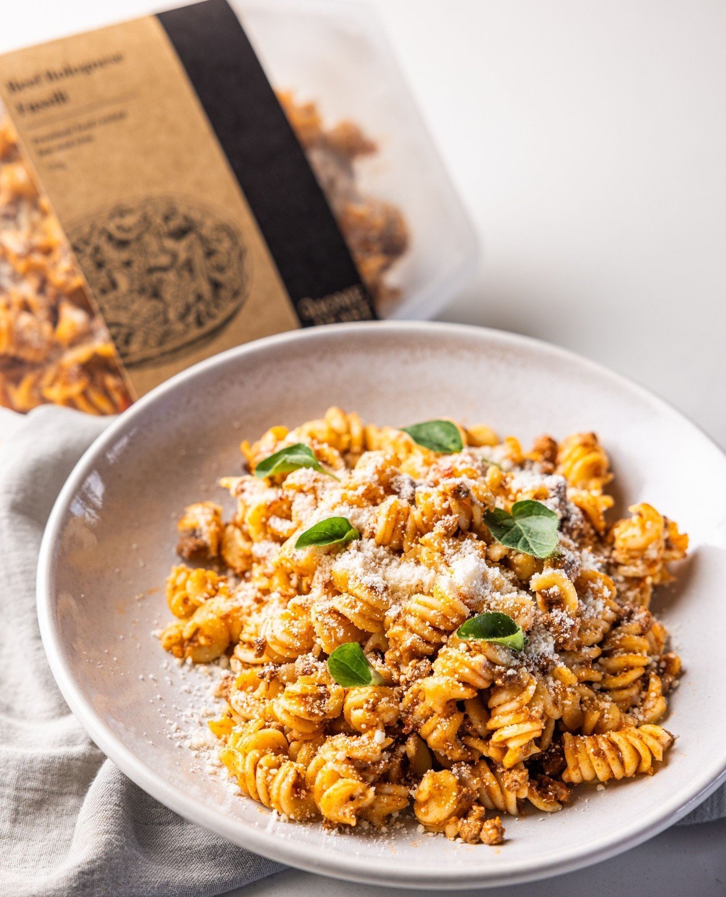 Home Feast Meals range aims to provide you with delicious, convenient, and healthy meal options. ⁠
Our Beef Bolognaise Fusili is a perfect example of that. It is a classic Italian dish made with premium quality beef mince, cooked in a delicious tomat