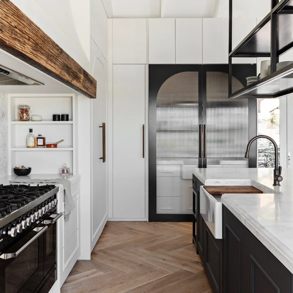 This is where the day starts and ends - light, warmth and space to gather. A beautifully designed space from @_bonemade . It was a joy to be the builder on this project on the northern beaches. #keithrootbuilding