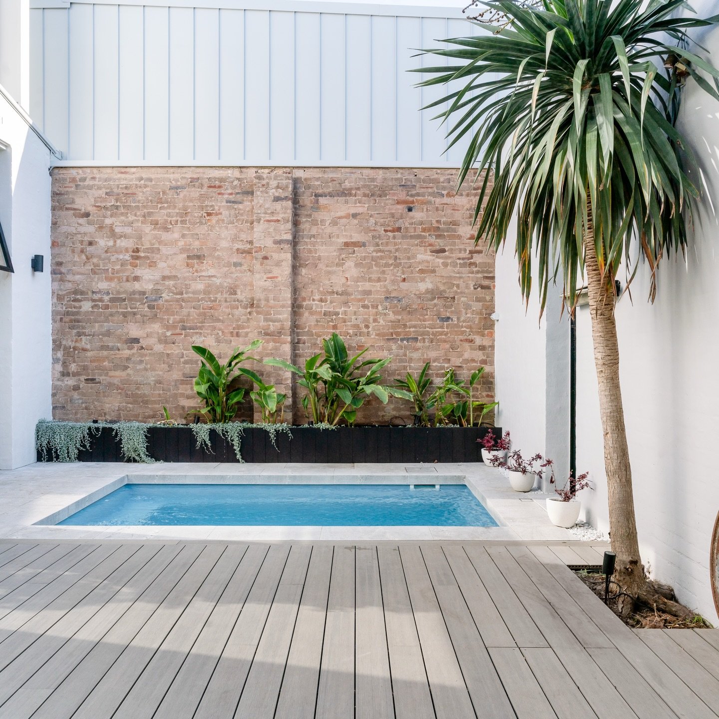 Personal, coastal-luxury
A quiet courtyard, soft light, and a pool built purely for switching off. Simple, timeless, and made to be lived in. #keithrootbuildng #keithrootbuildingservices