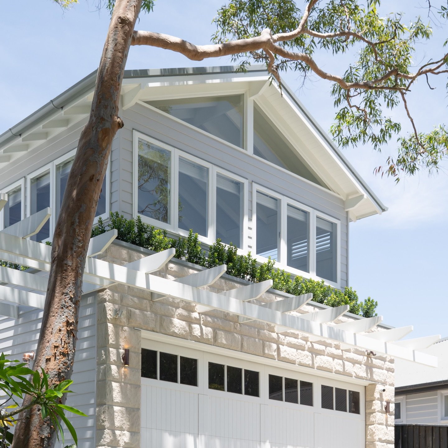 Making the most of your space. A parents retreat above a garage for is a neat solution as the kids get older. It also improved the facade of the home from the street. #keithrootbuilding #northernbeachesbuilder