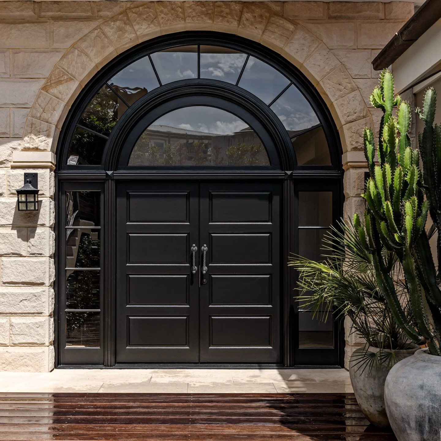 A front door that sets the tone before you even step inside.
Arched stonework, bold black joinery and timeless detailing, all coming together to make an entrance that feels considered, confident and built to last. #keithrootbuilding #keithrootbuildin