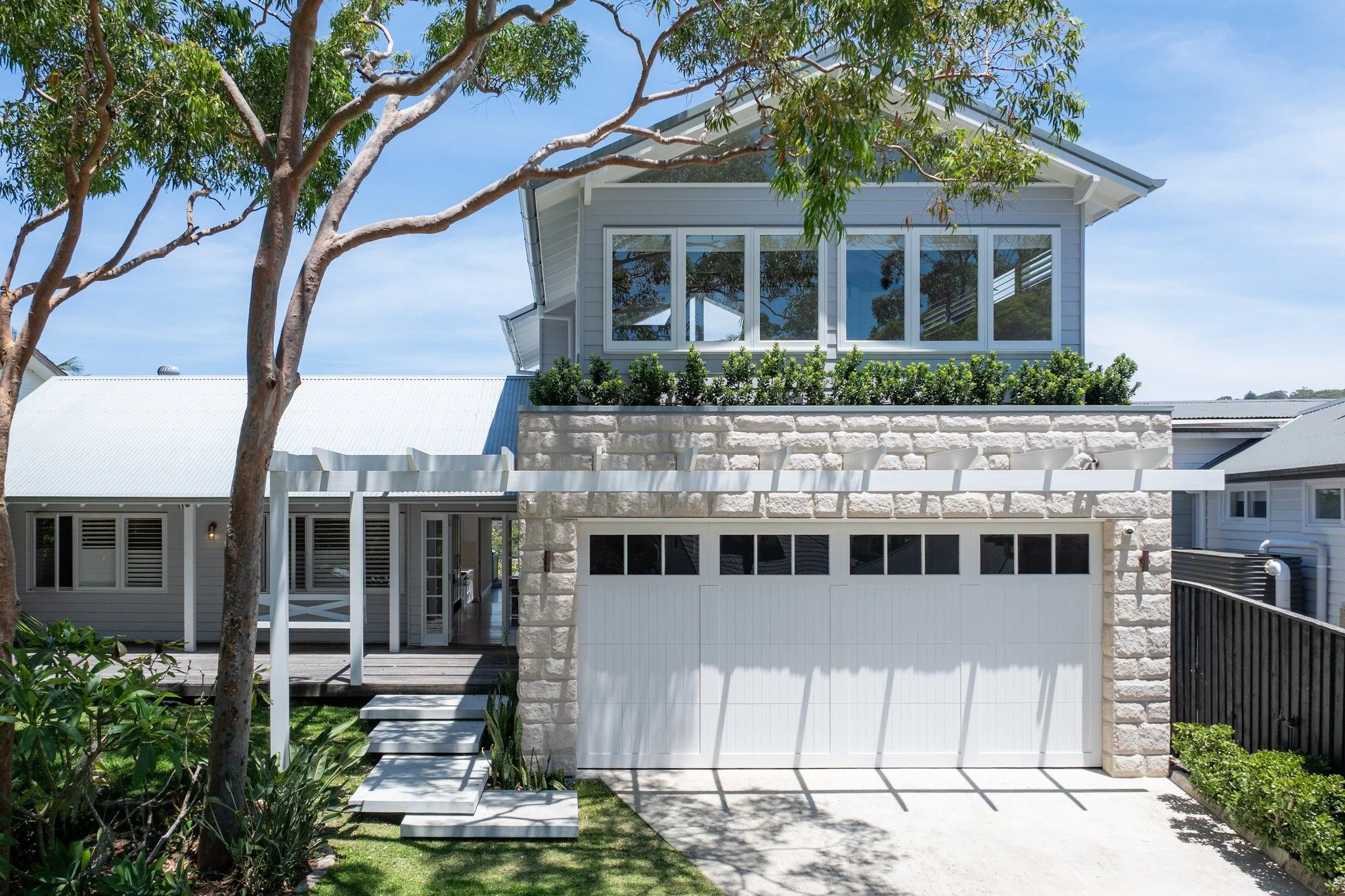 Street presence done right.

This facade is all about balance crisp coastal lines, natural stone texture and a clean, modern palette that instantly feels at home on the Northern Beaches. The upper level brings light and openness, while the solid base