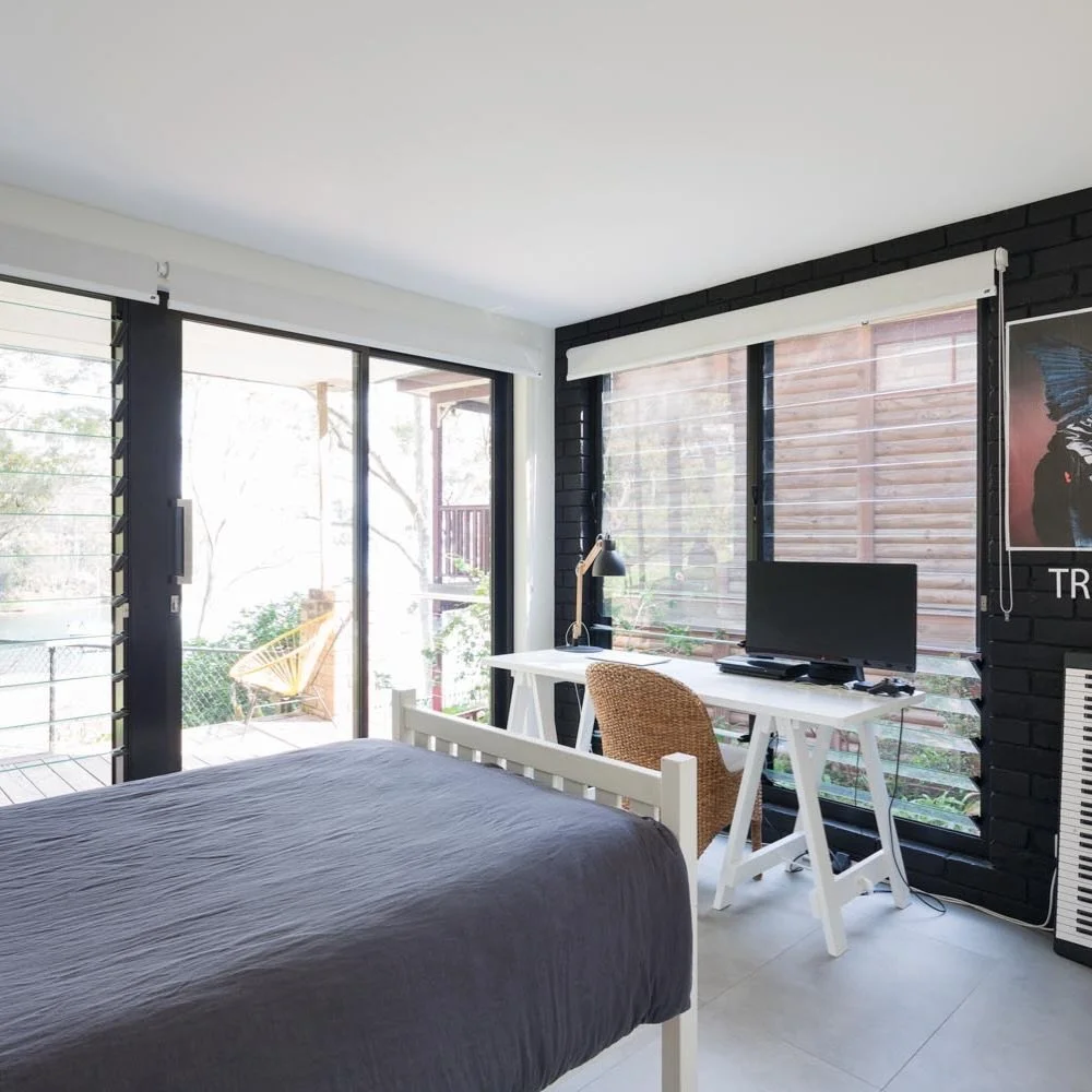 Natural light. Ventilation. Control.

This bedroom is designed to work with the environment on our northern beaches. Adjustable louvres maximise airflow, capture breezes and allow you to fine-tune light and privacy throughout the day, all while maint