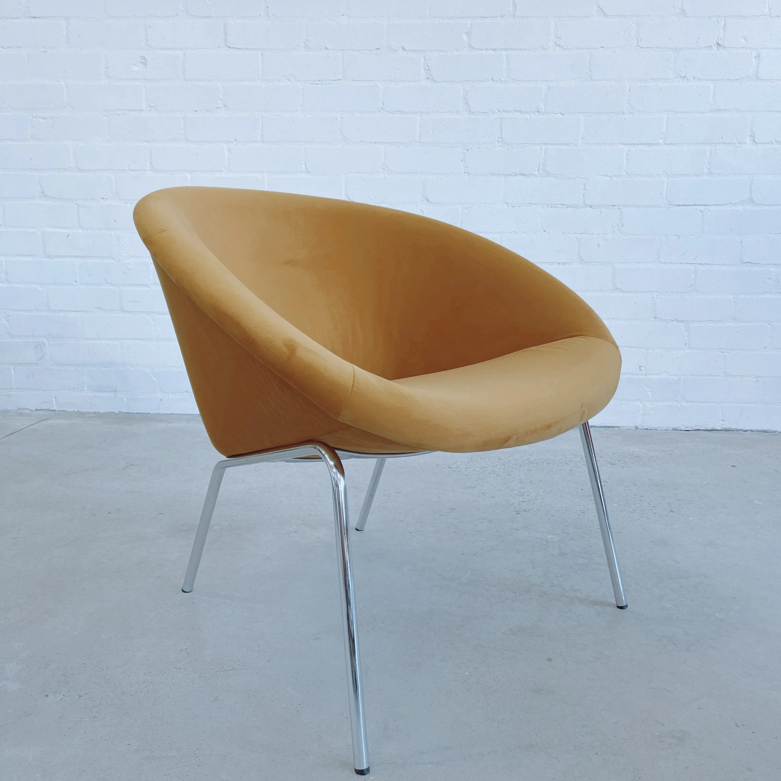 VINTAGE WALTER KNOLL 369 TUB CHAIR — ALPHA MODERN