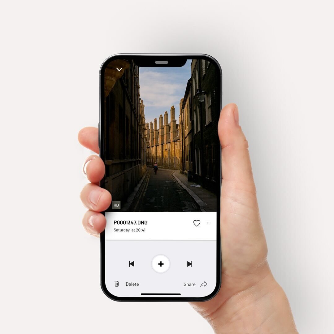 Pixii is the first camera designed to reveal photos on your smartphone. That&rsquo;s right: no distracting screen on the back, by design. AND you can enjoy your photos without waiting. Like shooting film for the connected generation.

Today we are ha