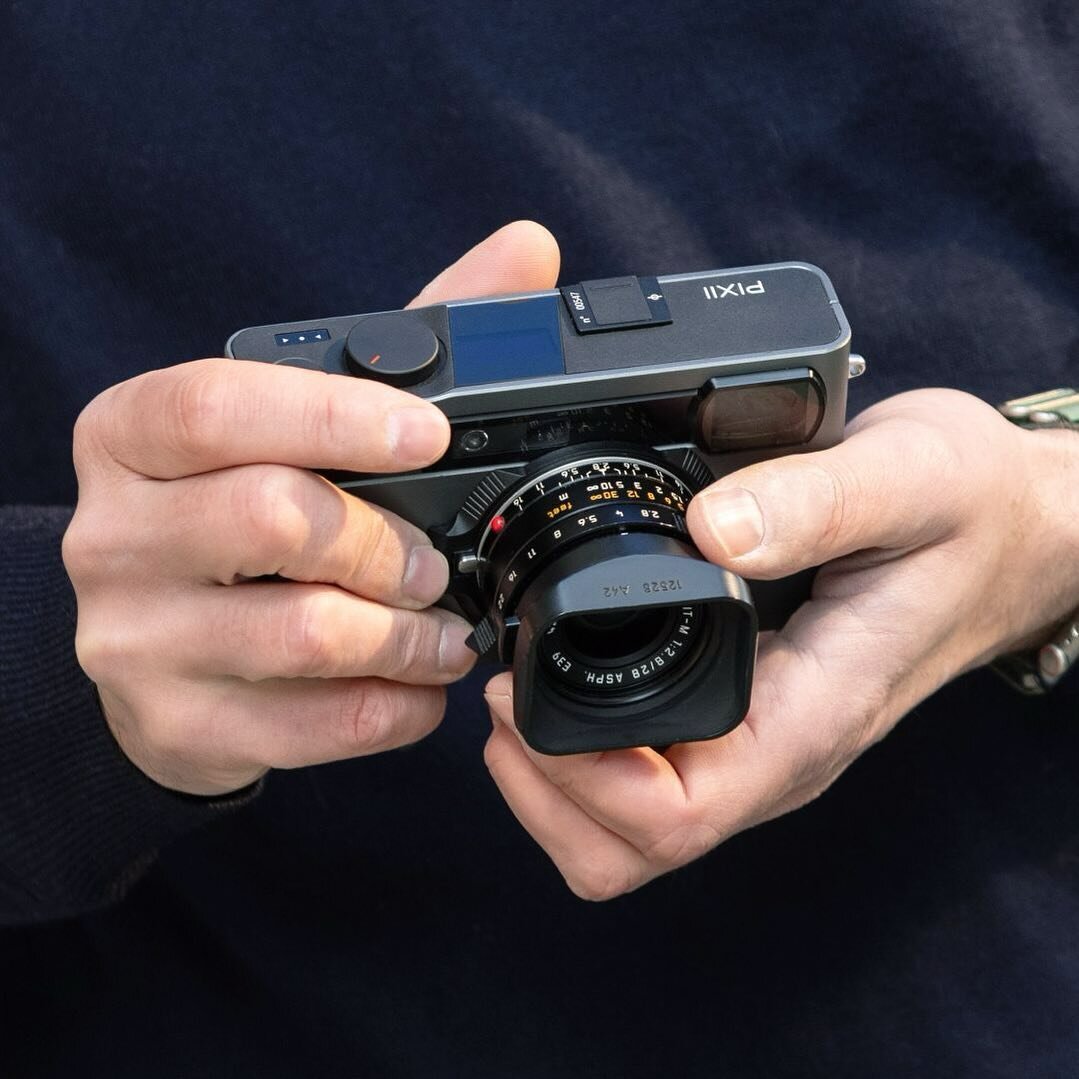 Designed for direct, tactile control of focus and aperture: using a rangefinder lens is an experience in itself. Your eye guides your hand and then it all becomes instinctive.

#pixiicamera #rangefinder #camera #rangefindercamera #voigtlander #zeissc