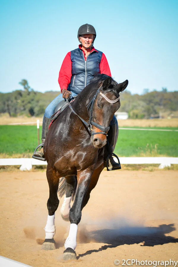 Sue Ellen riding Johno.JPG