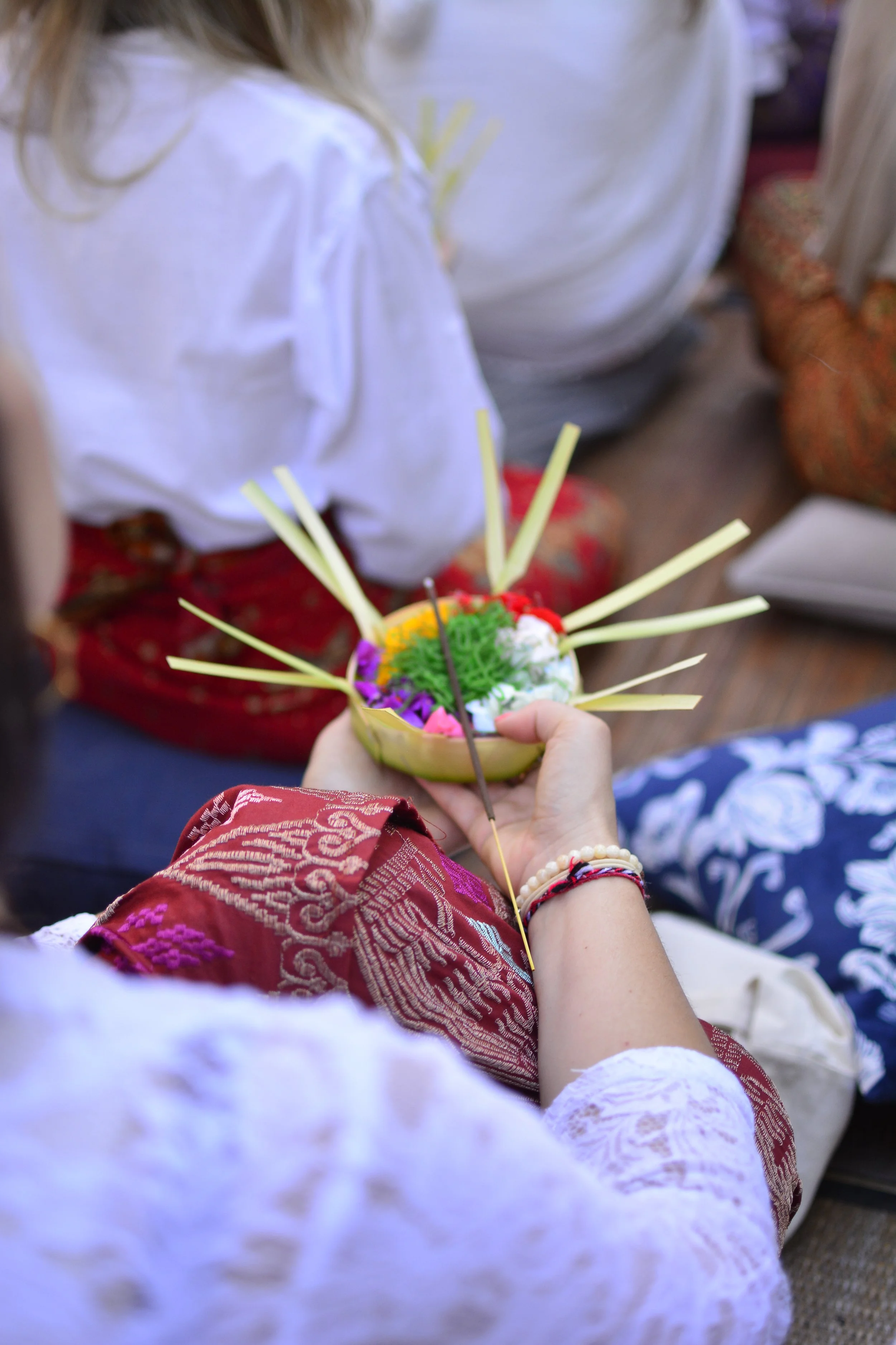 Me Holding canang sari.JPG