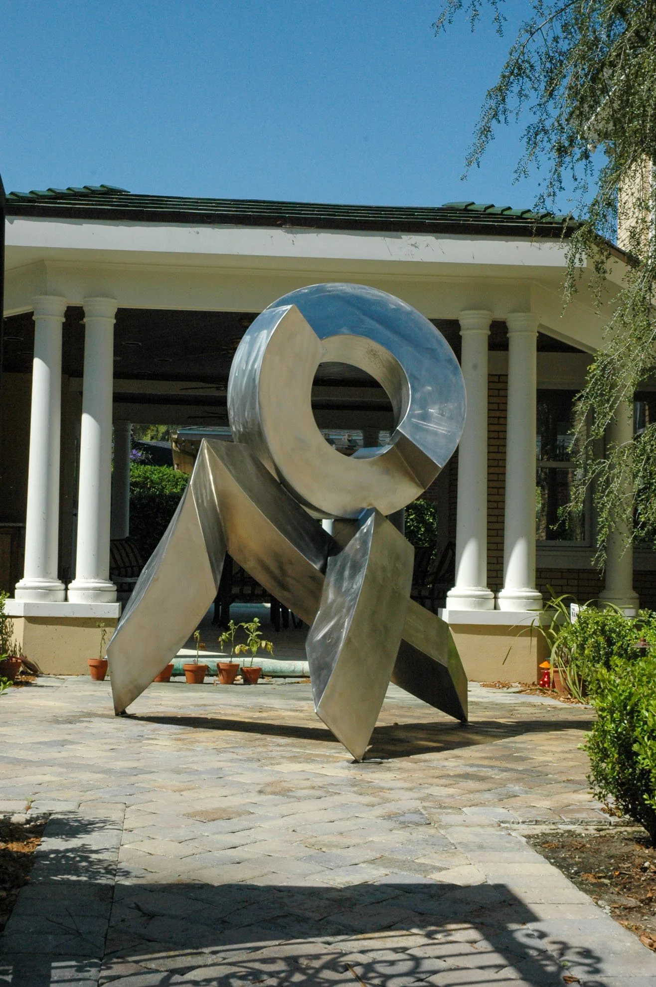 "Pulsar", Stainless steel, 96 x 85 x 72", Private Collection, Winter Haven, Florida.