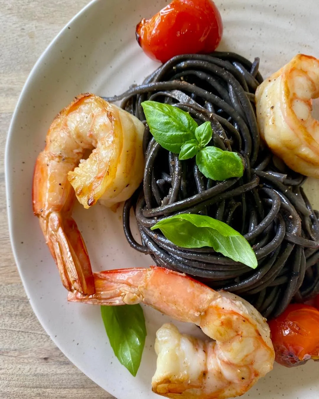 Squid ink spaghetti + lobster oil = big flavour, no fuss.
Add prawns, tomatoes, basil. Pour wine. Done.
Shop now at pompano.com.au 🦑
#squidinkspaghetti #lobsteroil #easydinner #seafoodpasta #gourmetathome #pastanight #seafoodlover #dinnerinspo #l